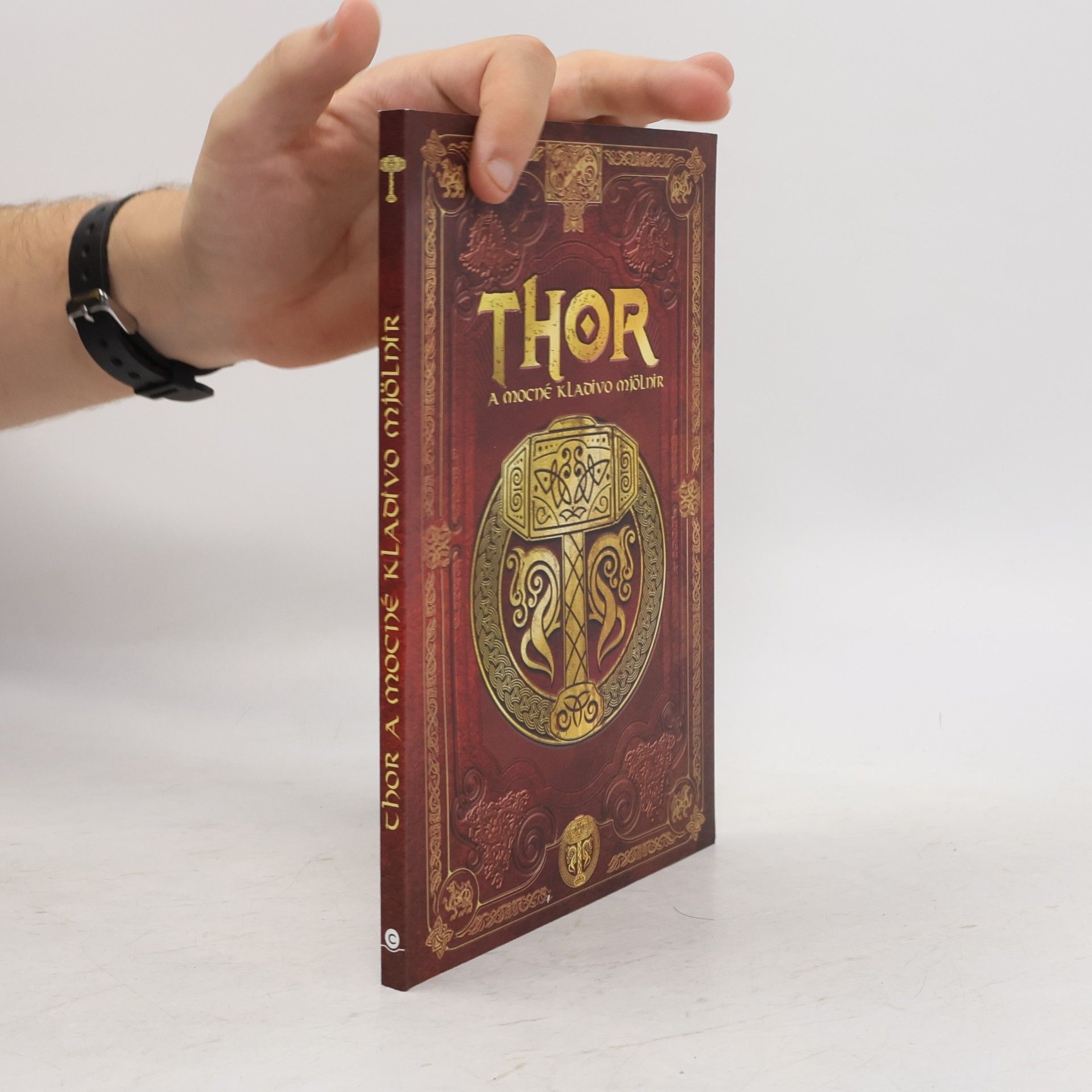 Sergio A. Sierra Thor a mocné kladivo Mjölnir