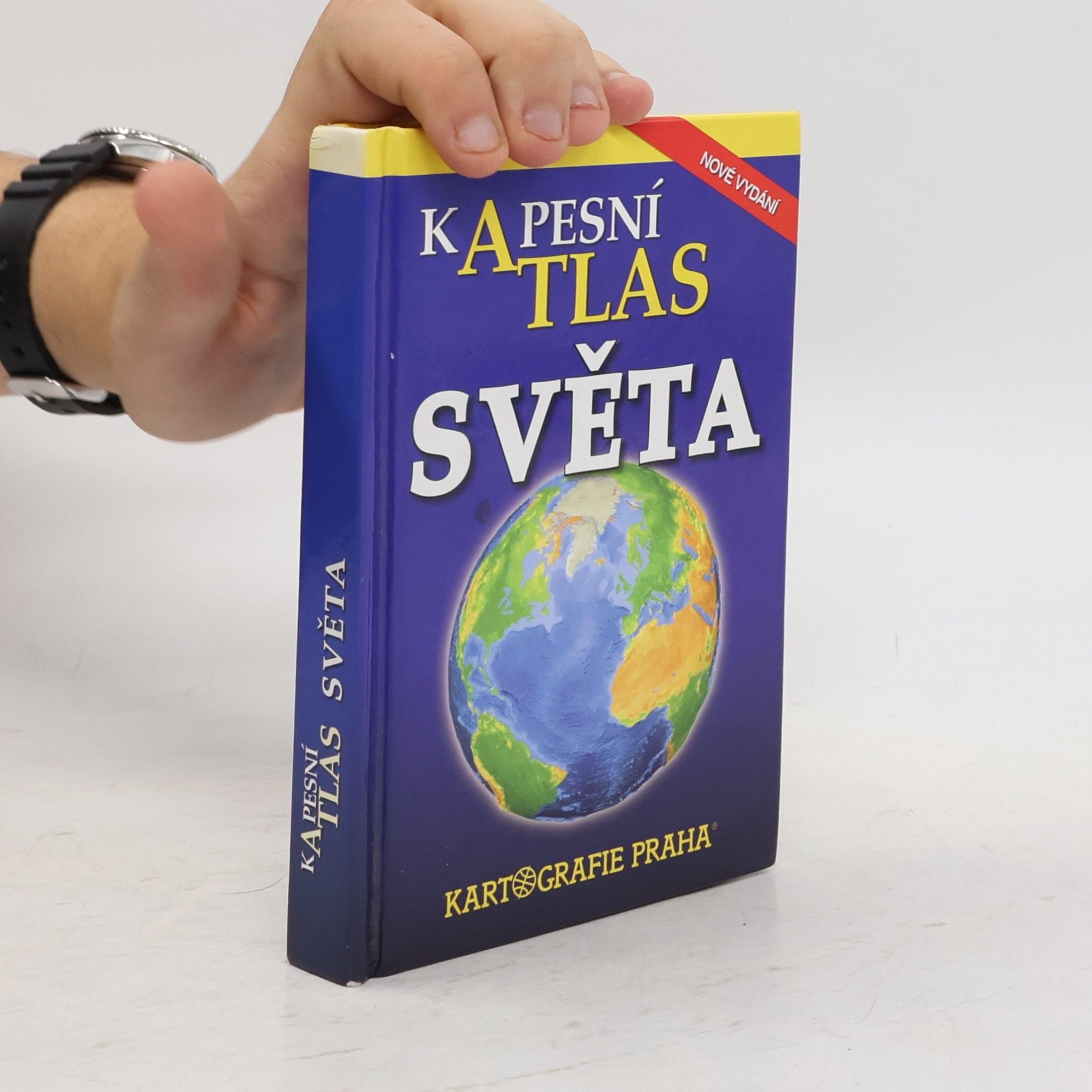 Autorenkollektiv Kapesní atlas světa