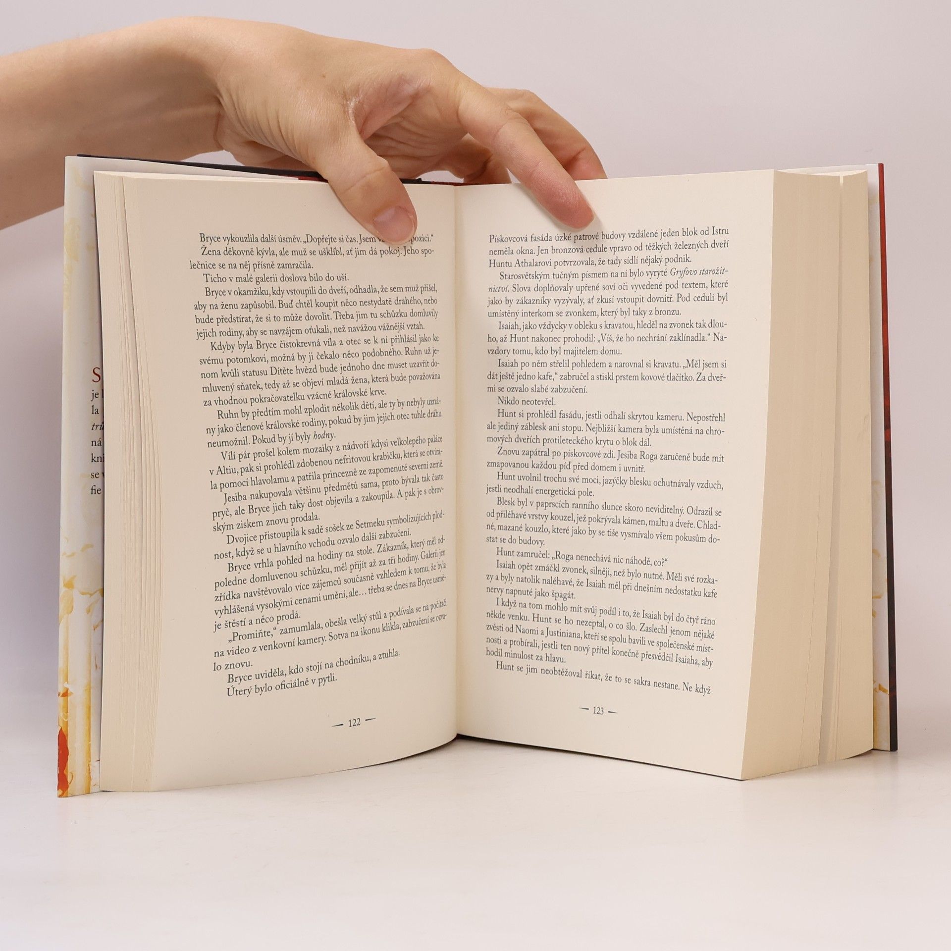 Sarah J. Maas Půlměsíční město. Rod země a krve