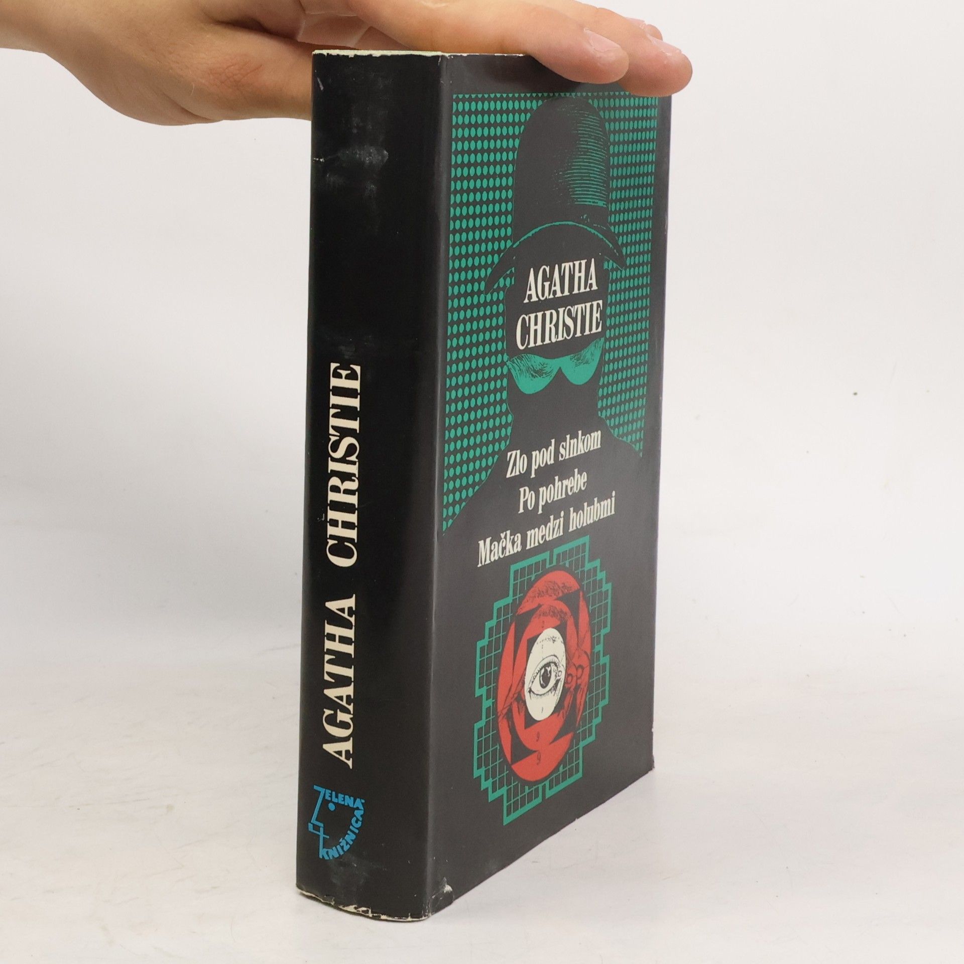 Agatha Christie Zlo pod slnkom. Po pohrebe. Mačka medzi holubmi