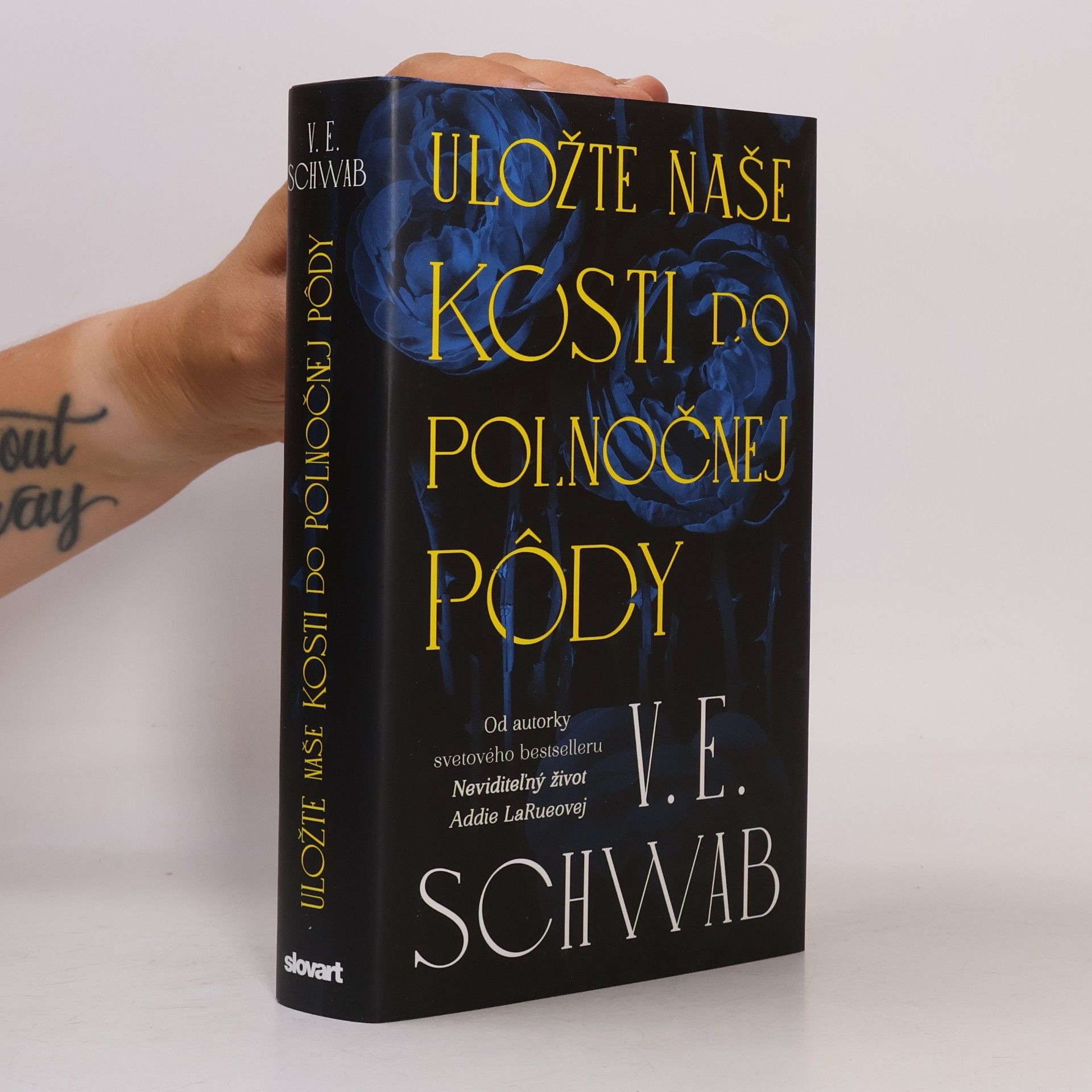 Victoria Schwab Uložte naše kosti do polnočnej pôdy