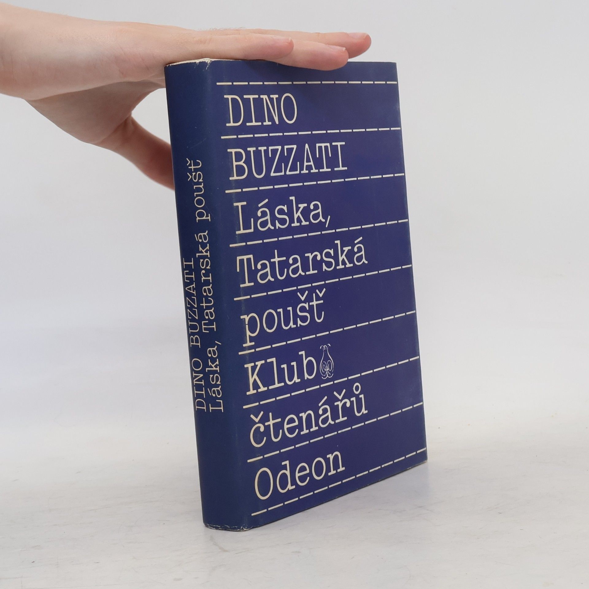 Dino Buzzati Láska.Tatarská poušť