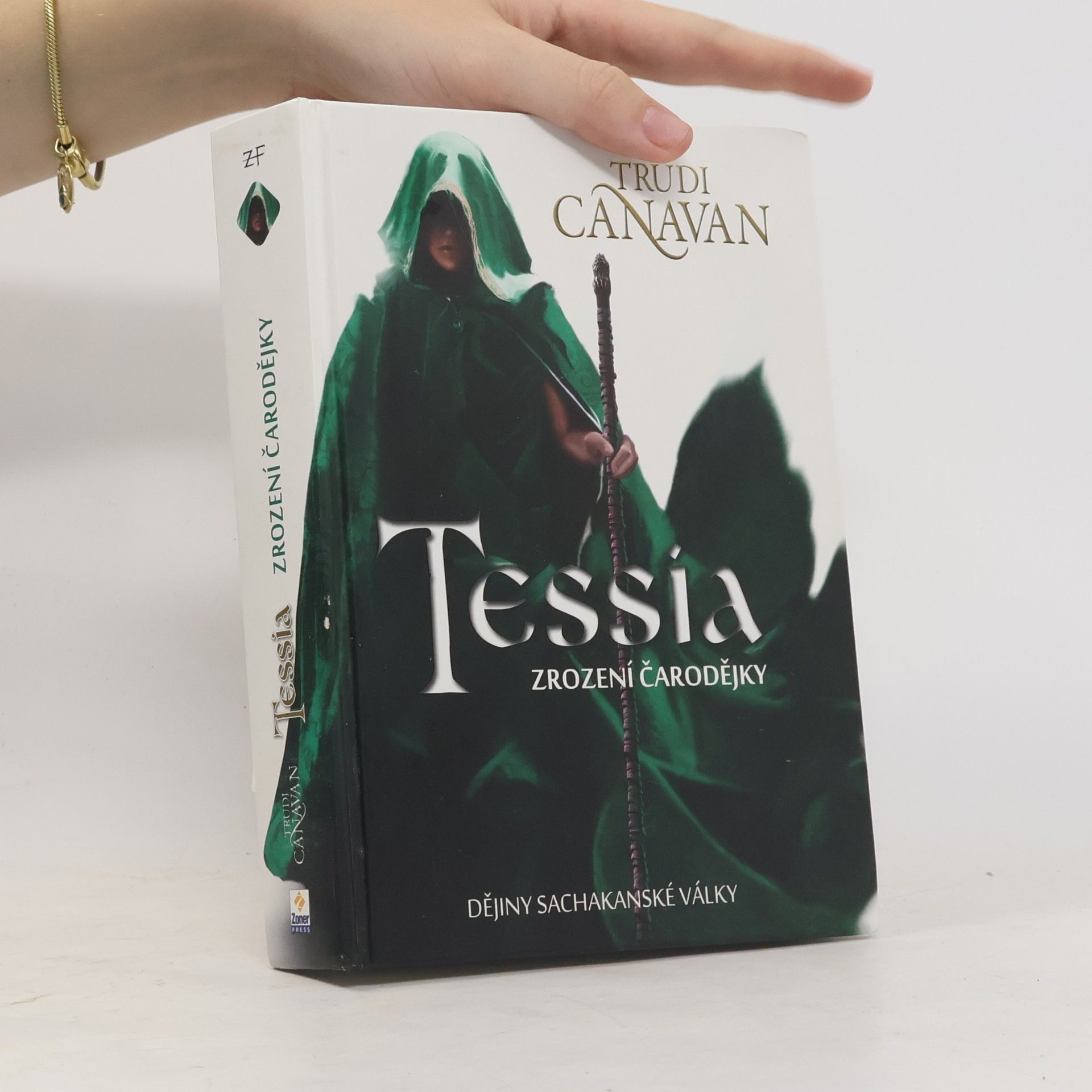 Trudi Canavan Tessia. Zrození čarodějky
