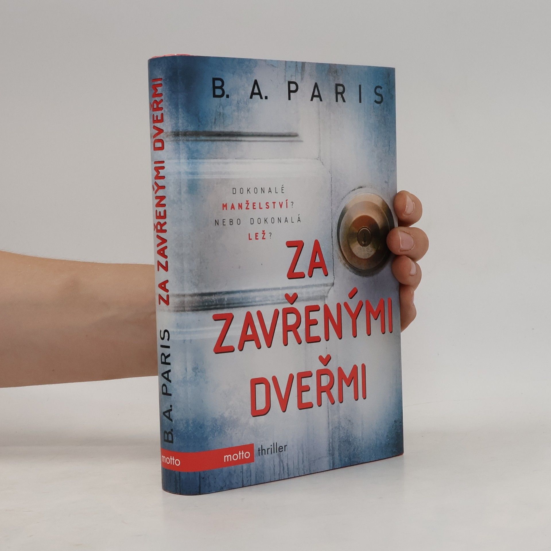 B. A. Paris Za zavřenými dveřmi