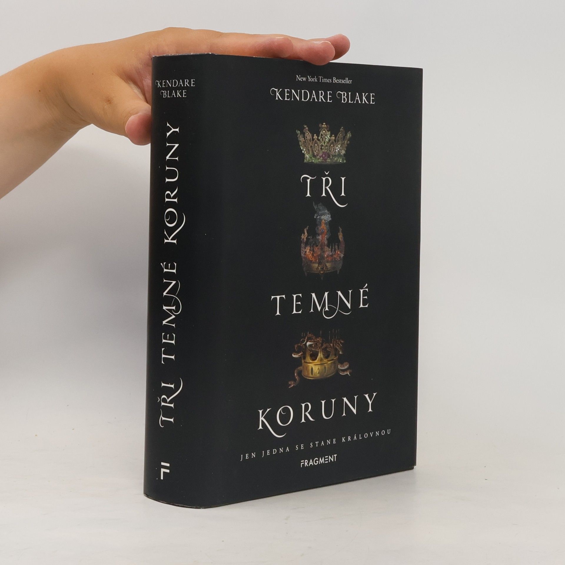 Kendare Blake Tři temné koruny