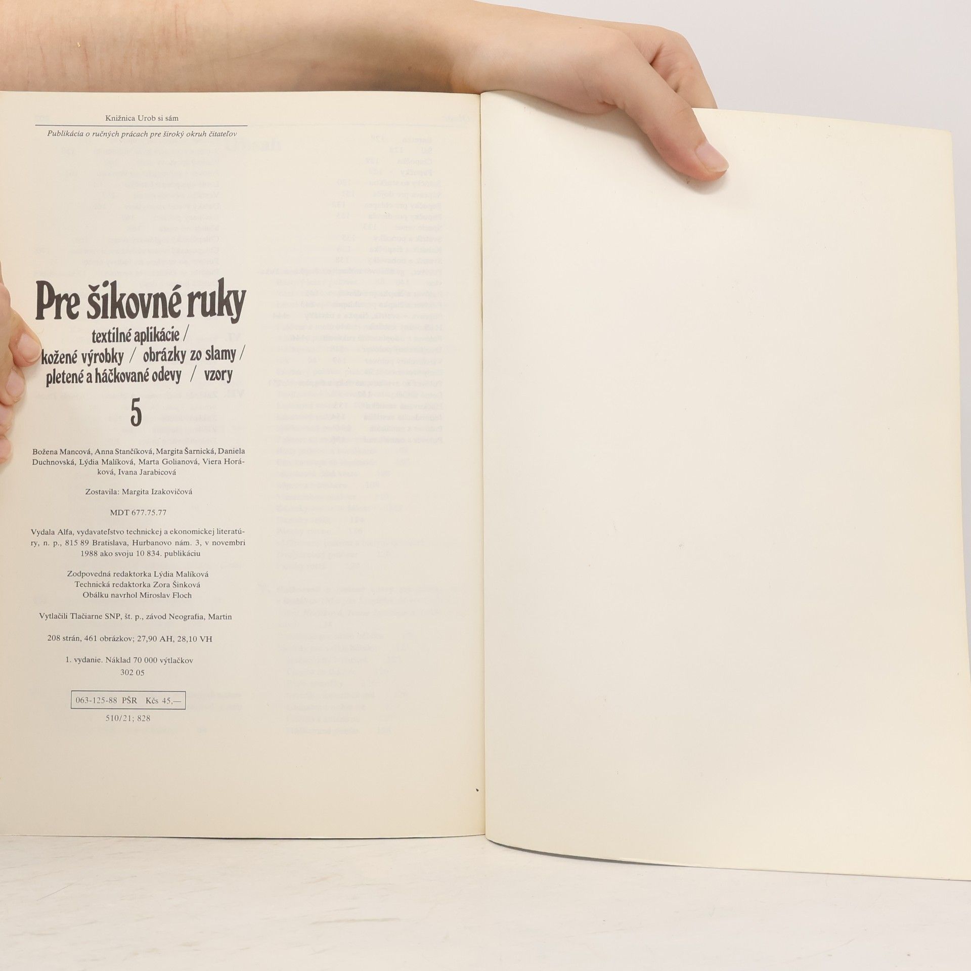 Margita Izakovičová Textilné aplikácie, kožené výrobky, obrázky zo slamy, pletené a háčkované odevy, vzory