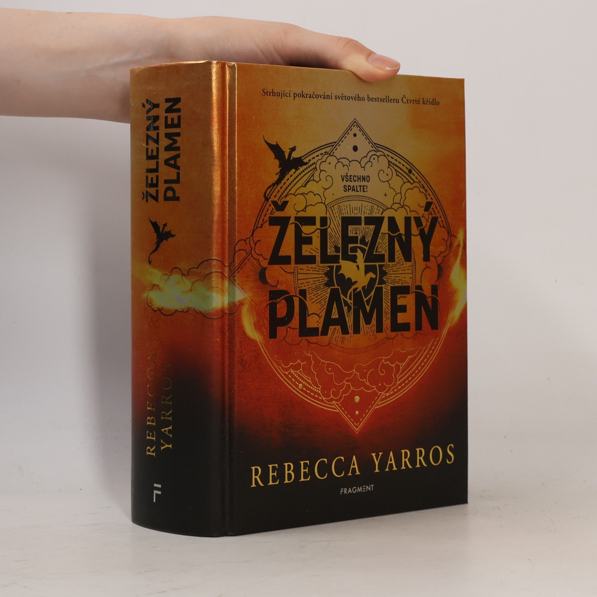Rebecca Yarros Železný plamen