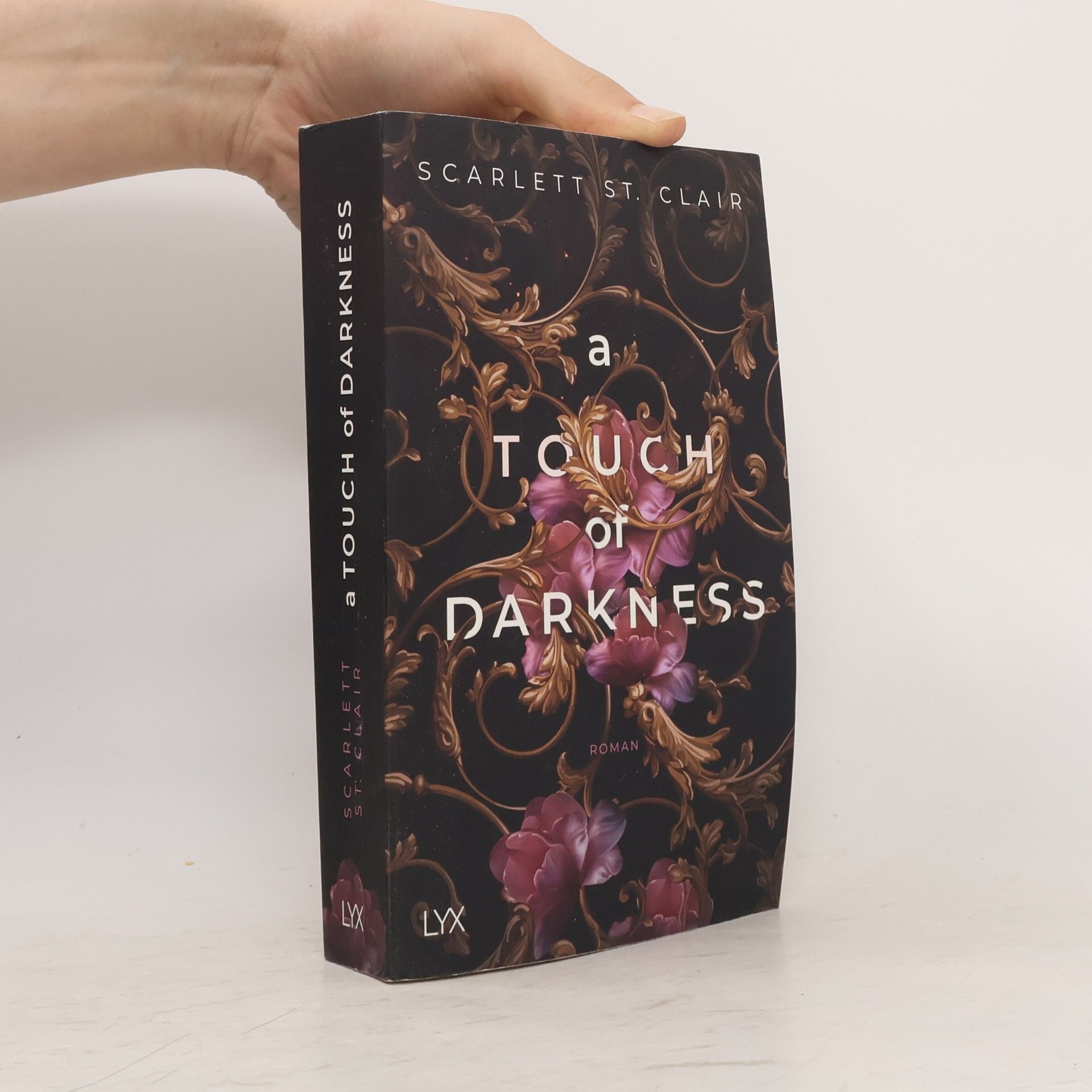 Scarlett St. Clair A Touch of Darkness