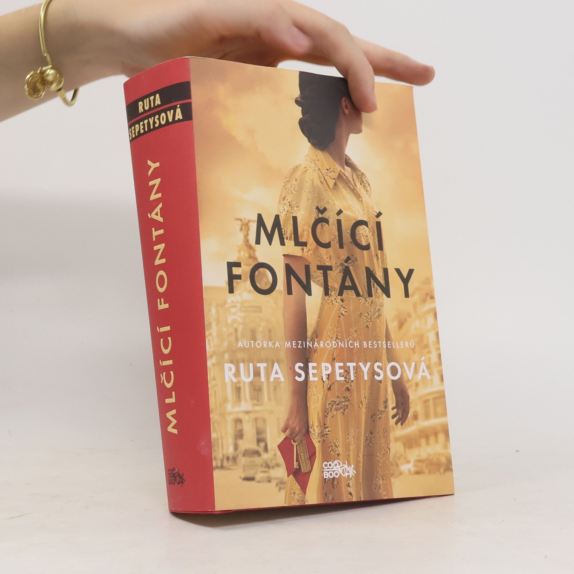 Ruta Sepetys Mlčící fontány