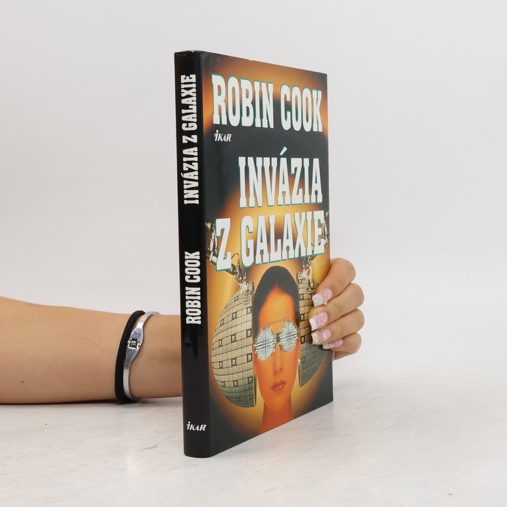 Robin Cook Invázia z galaxie