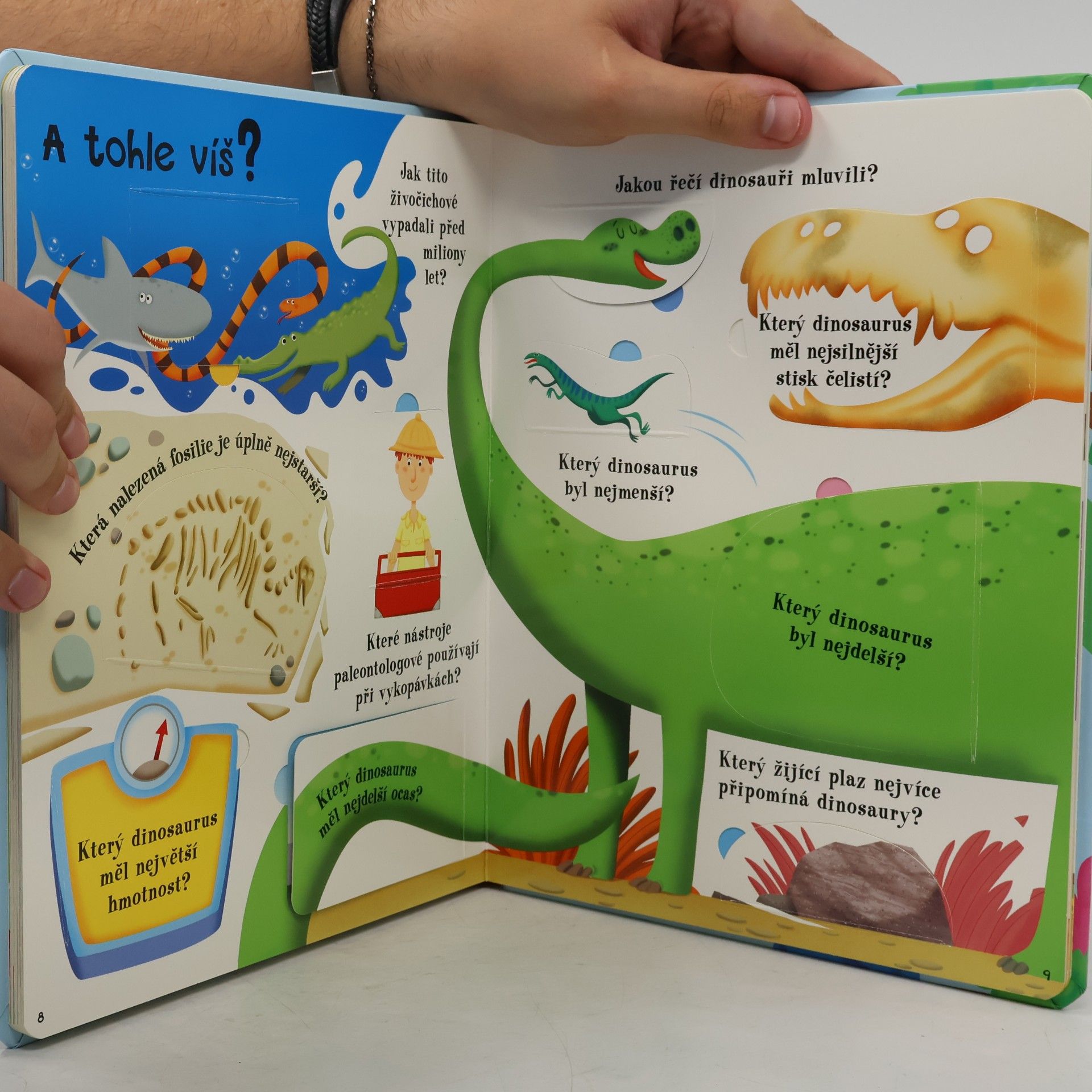 Kolektiv autorů Dinosauři : 60 úžasně zajímavých skutečností