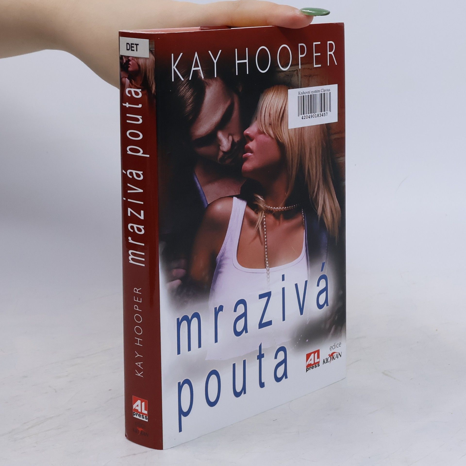 Kay Hooper Mrazivá pouta