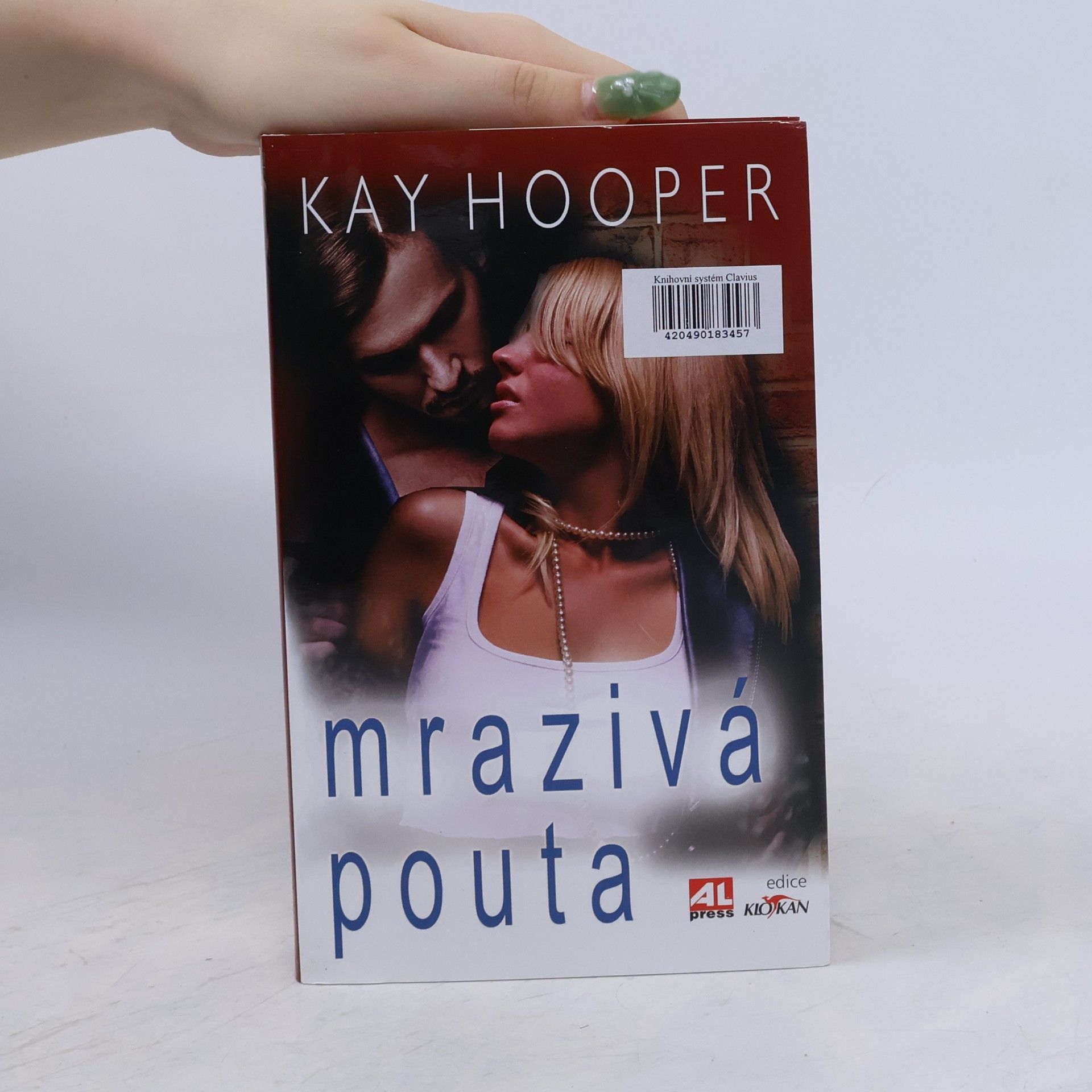 Kay Hooper Mrazivá pouta