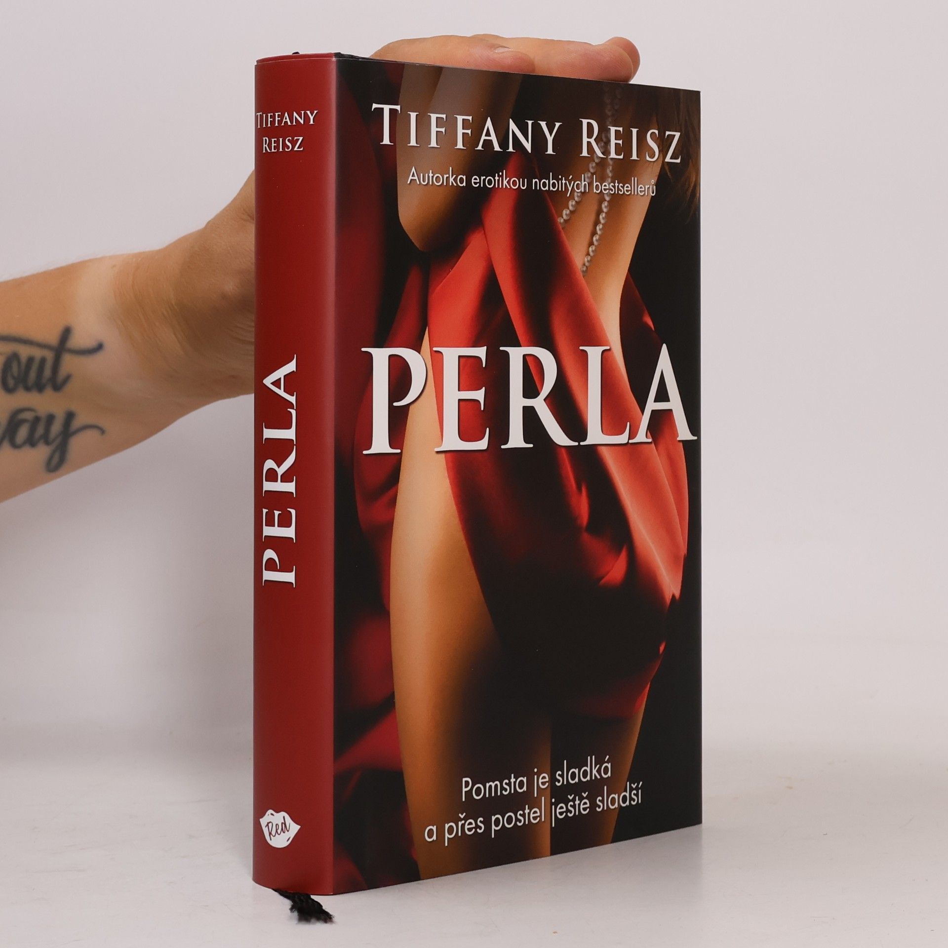 Tiffany Reisz Perla