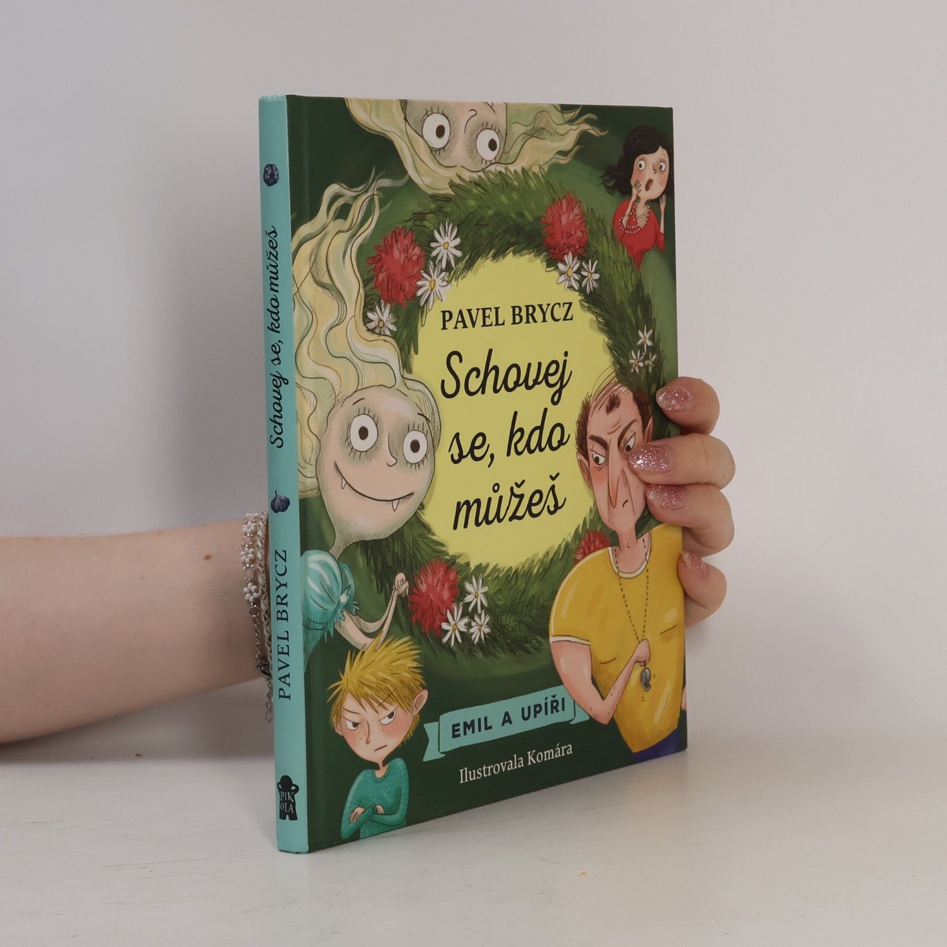 Ilona Komárková Emil a upíři. Schovej se, kdo můžeš