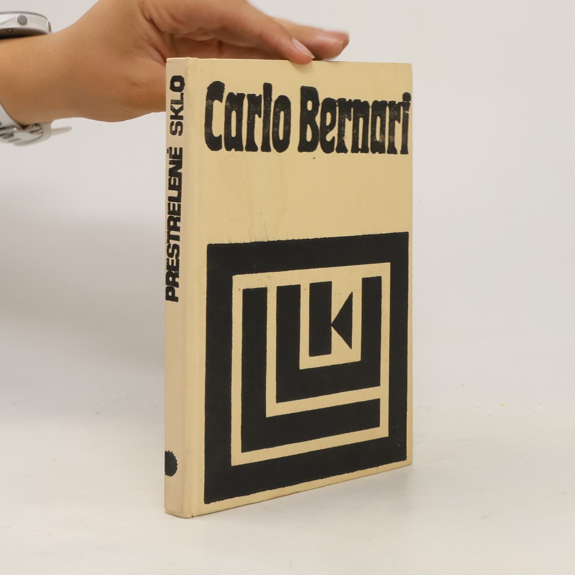 Carlo Bernari Prestrelené sklo