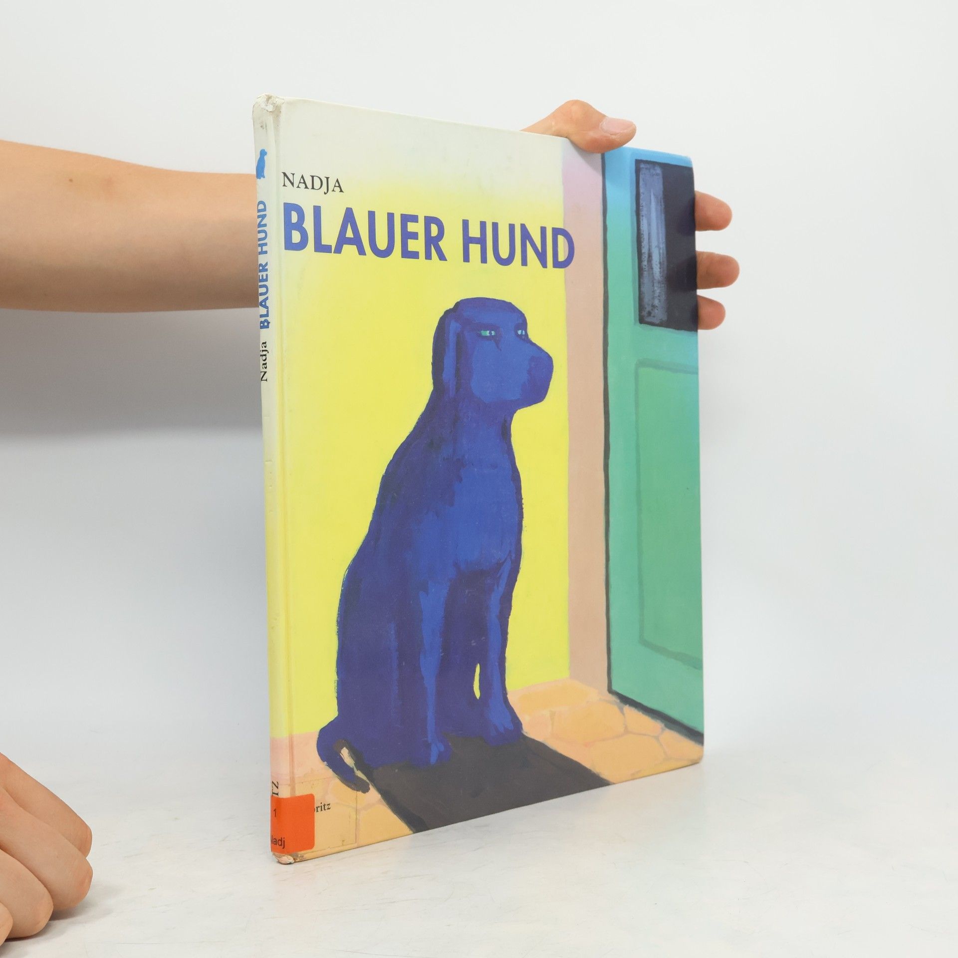 Nadja Blauer Hund