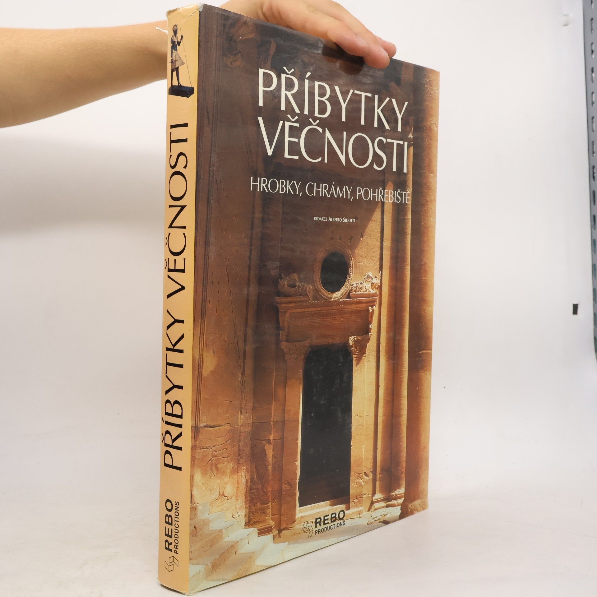 Alberto Siliotti Příbytky věčnosti. Hrobky, chrámy, pohřebiště