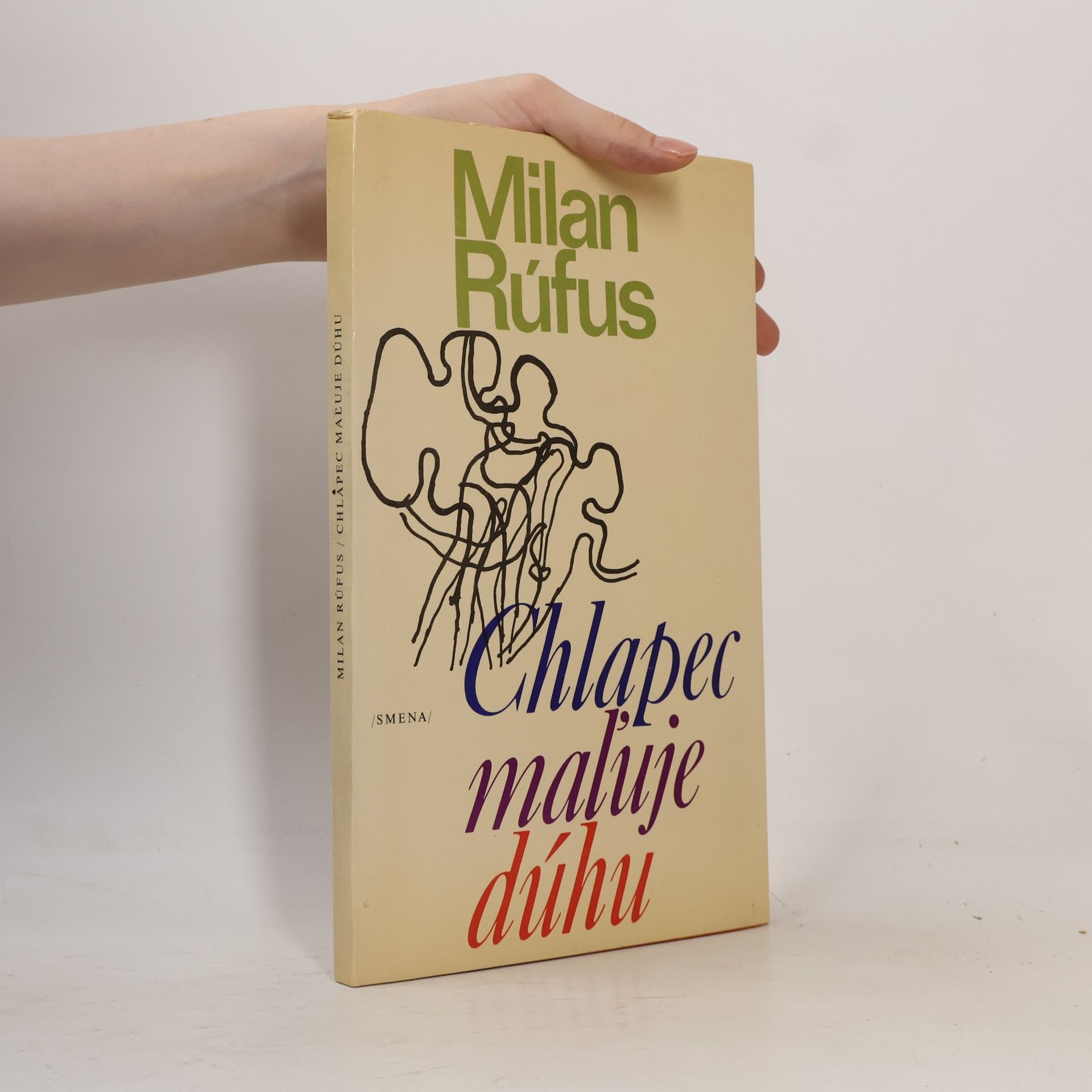 Chlapec maľuje dúhu