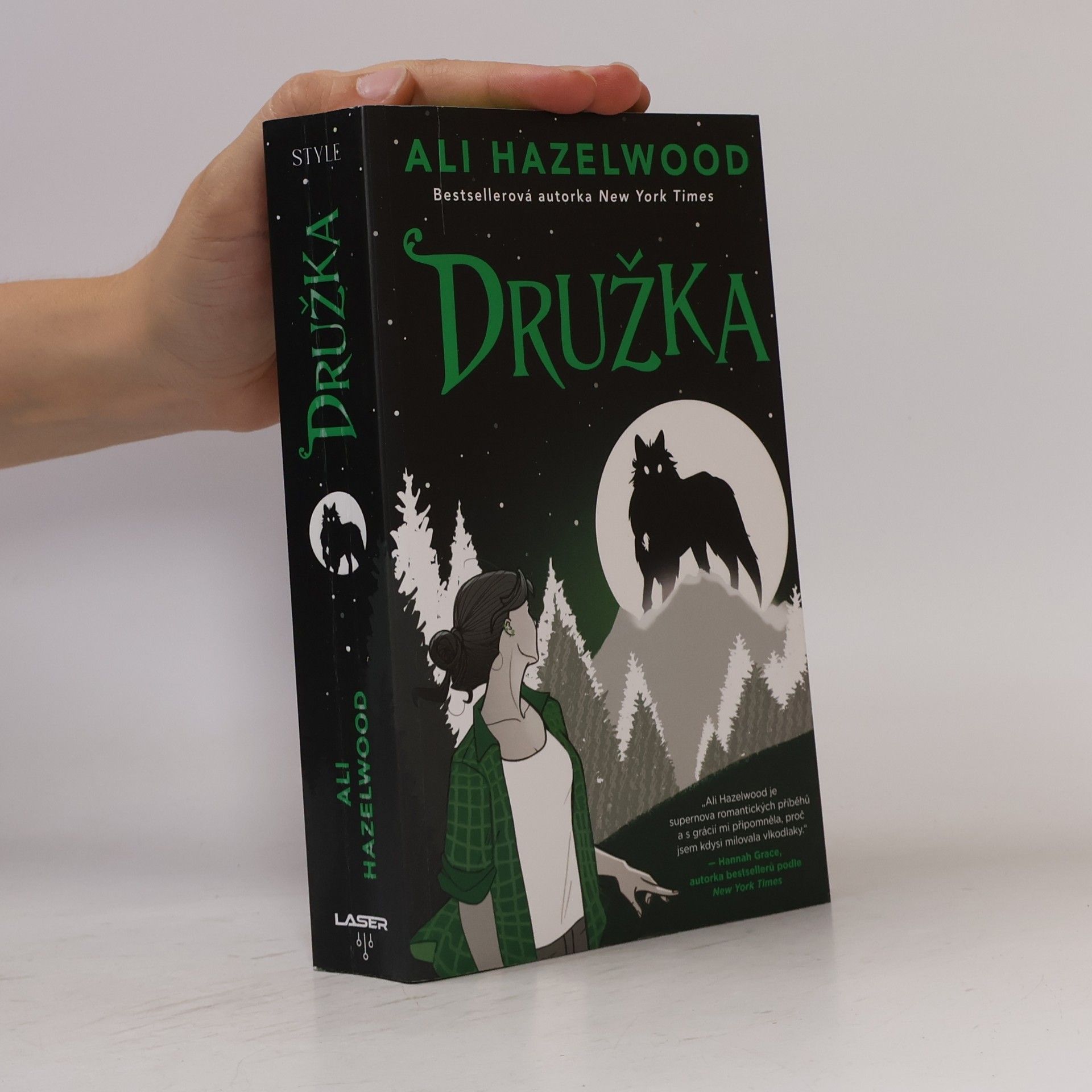 Ali Hazelwood Družka