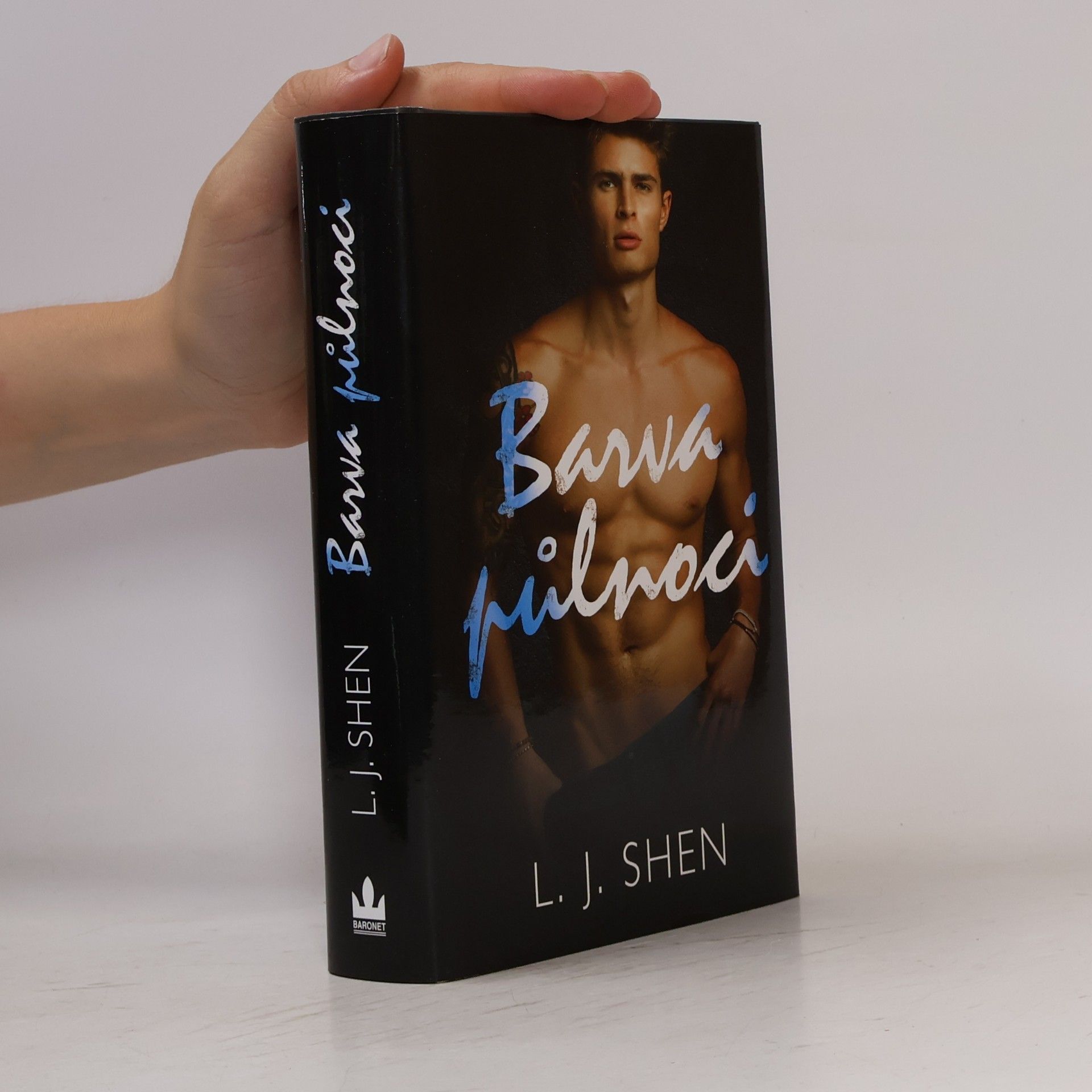 L. J. Shen Barva půlnoci