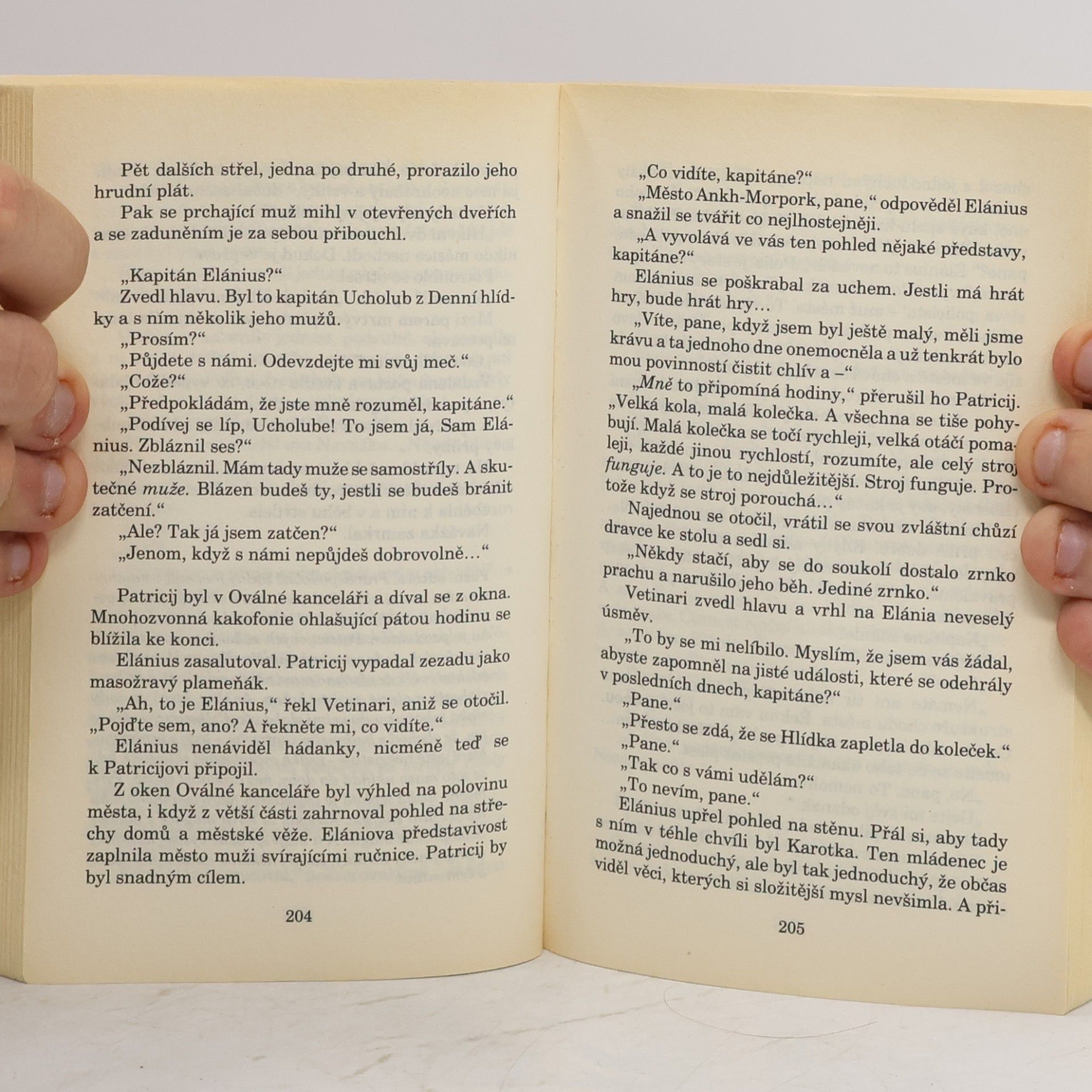 Terry Pratchett Muži ve zbrani