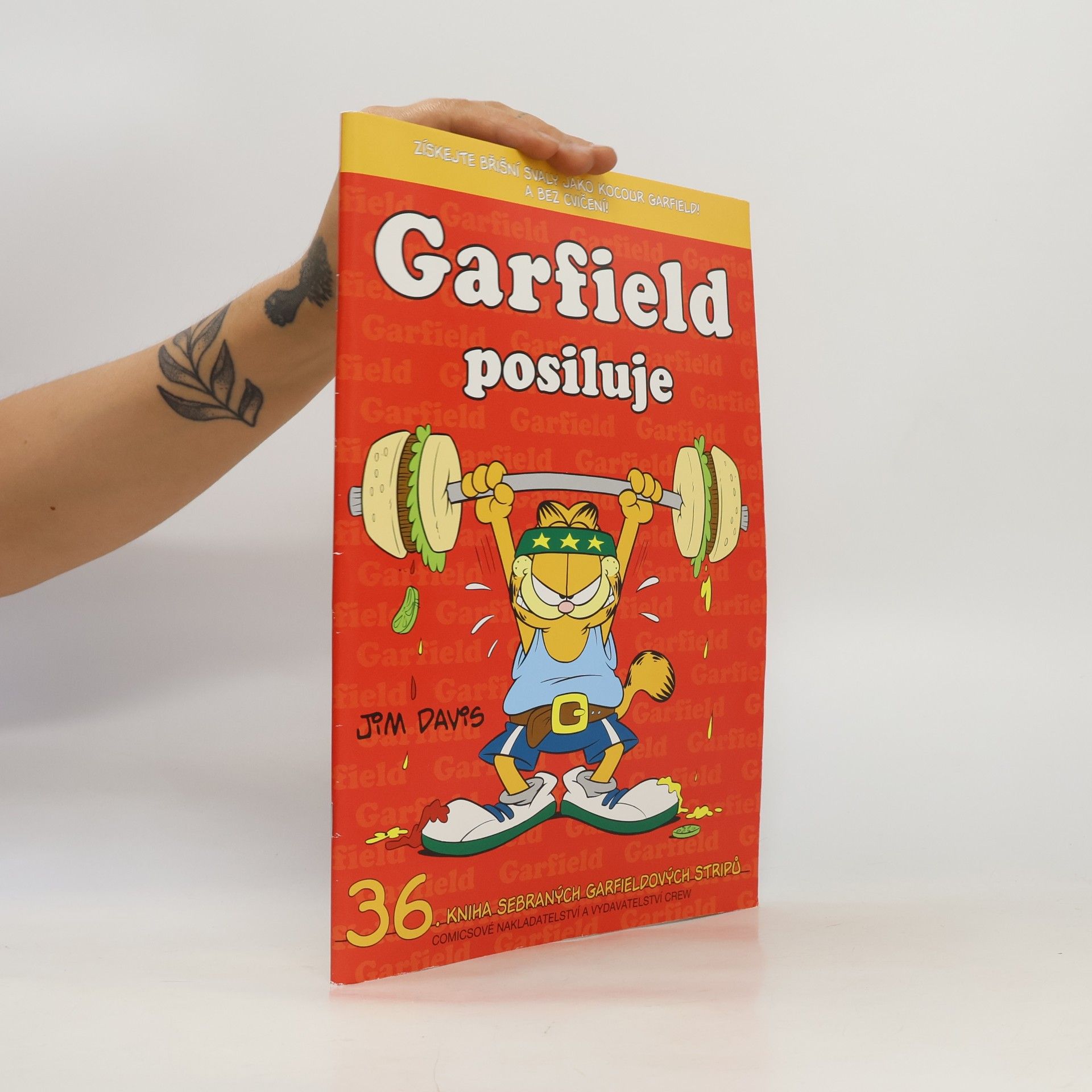 Jim Davis Garfield posiluje
