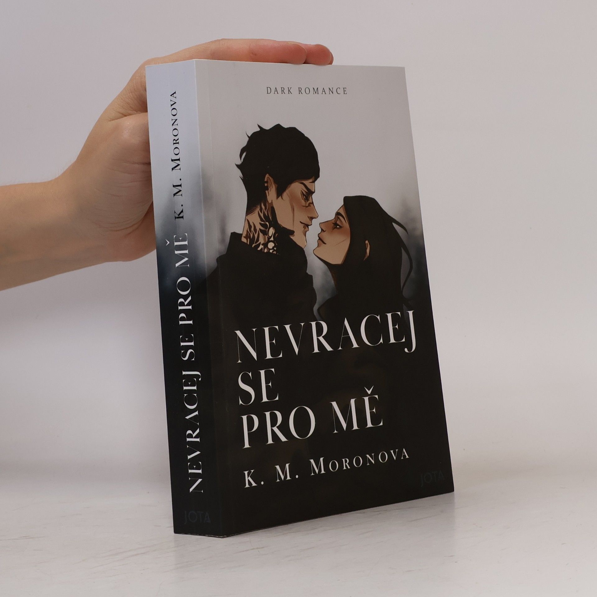 K M Moronova Nevracej se pro mě