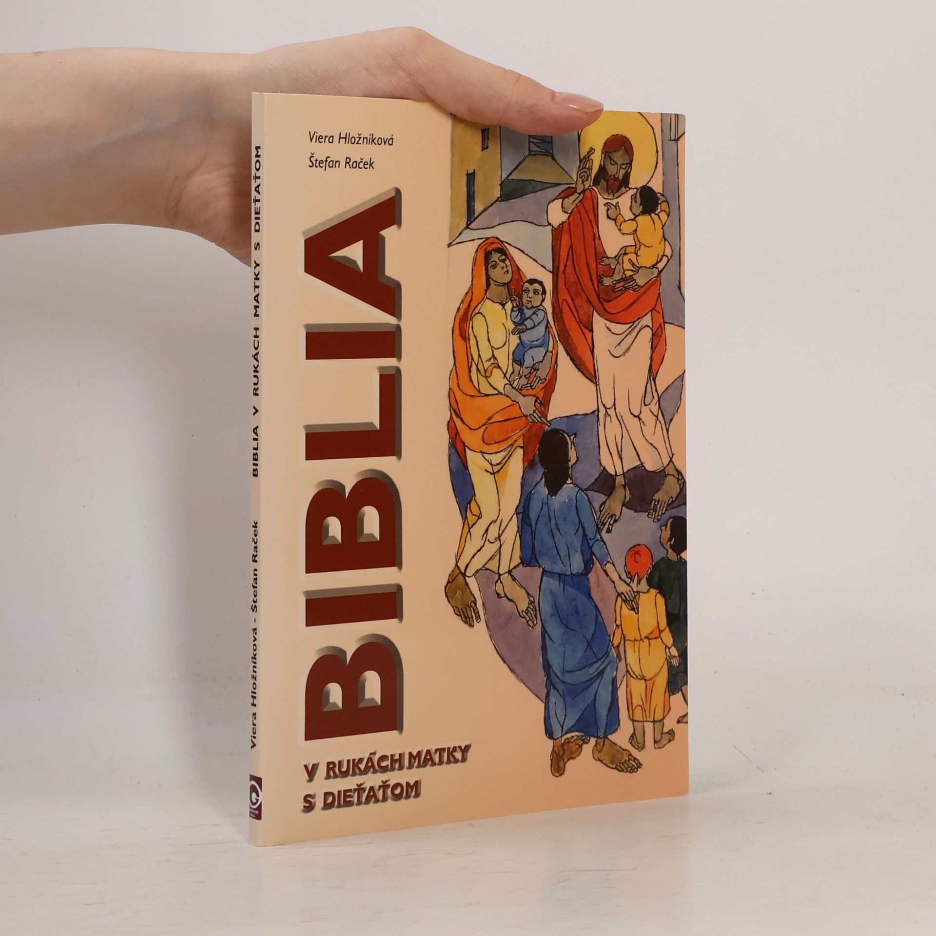 Bibla v rukách matky s dieťaťom