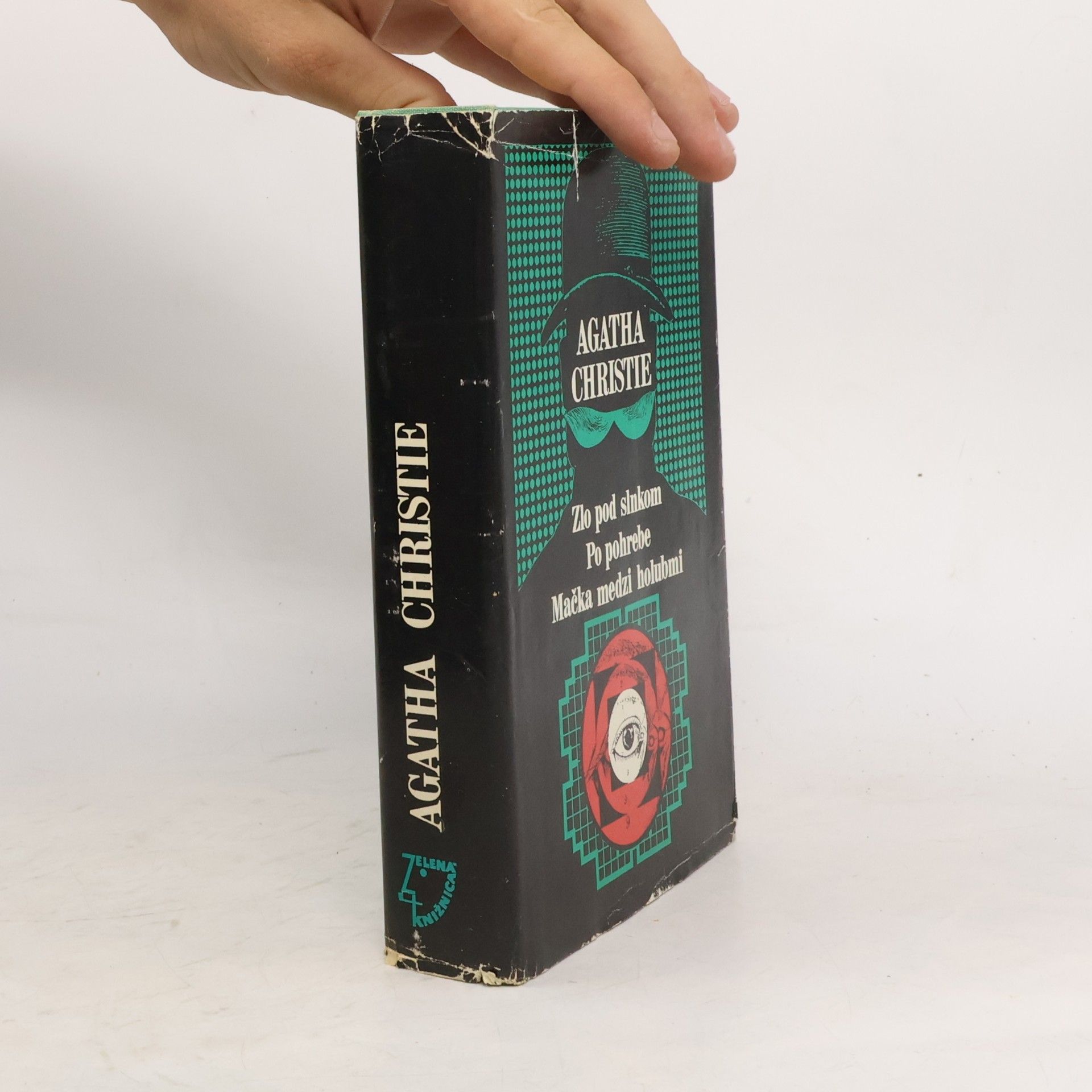 Agatha Christie Zlo pod slnkom. Po pohrebe. Mačka medzi holubmi