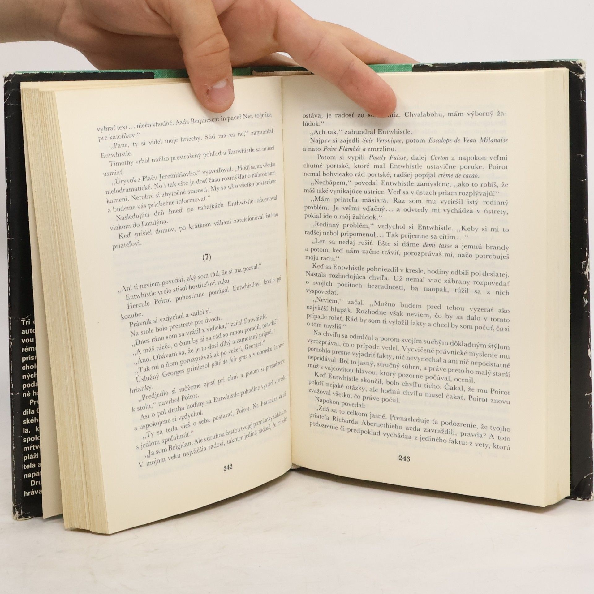 Agatha Christie Zlo pod slnkom. Po pohrebe. Mačka medzi holubmi