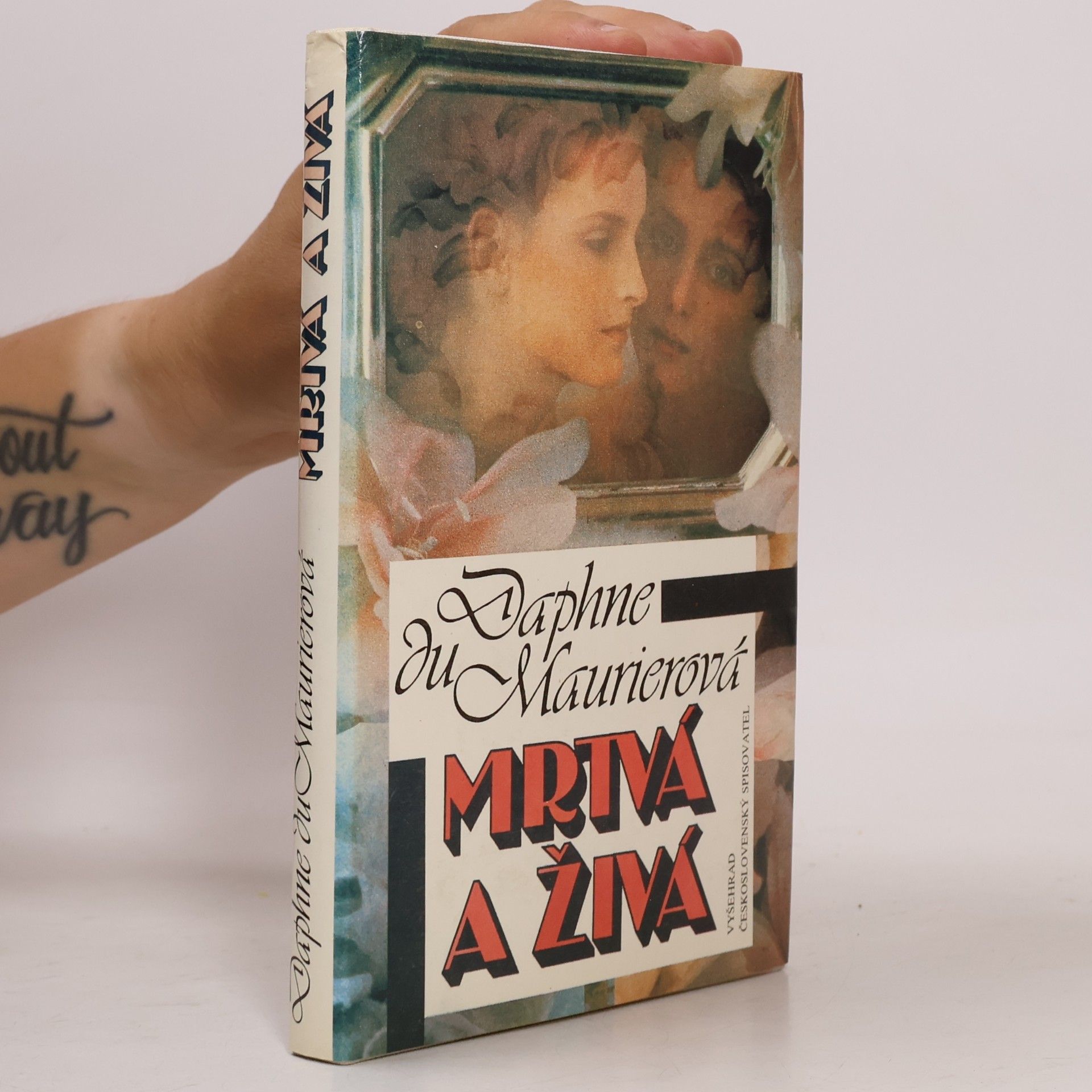 Daphne du Maurier Mrtvá a živá