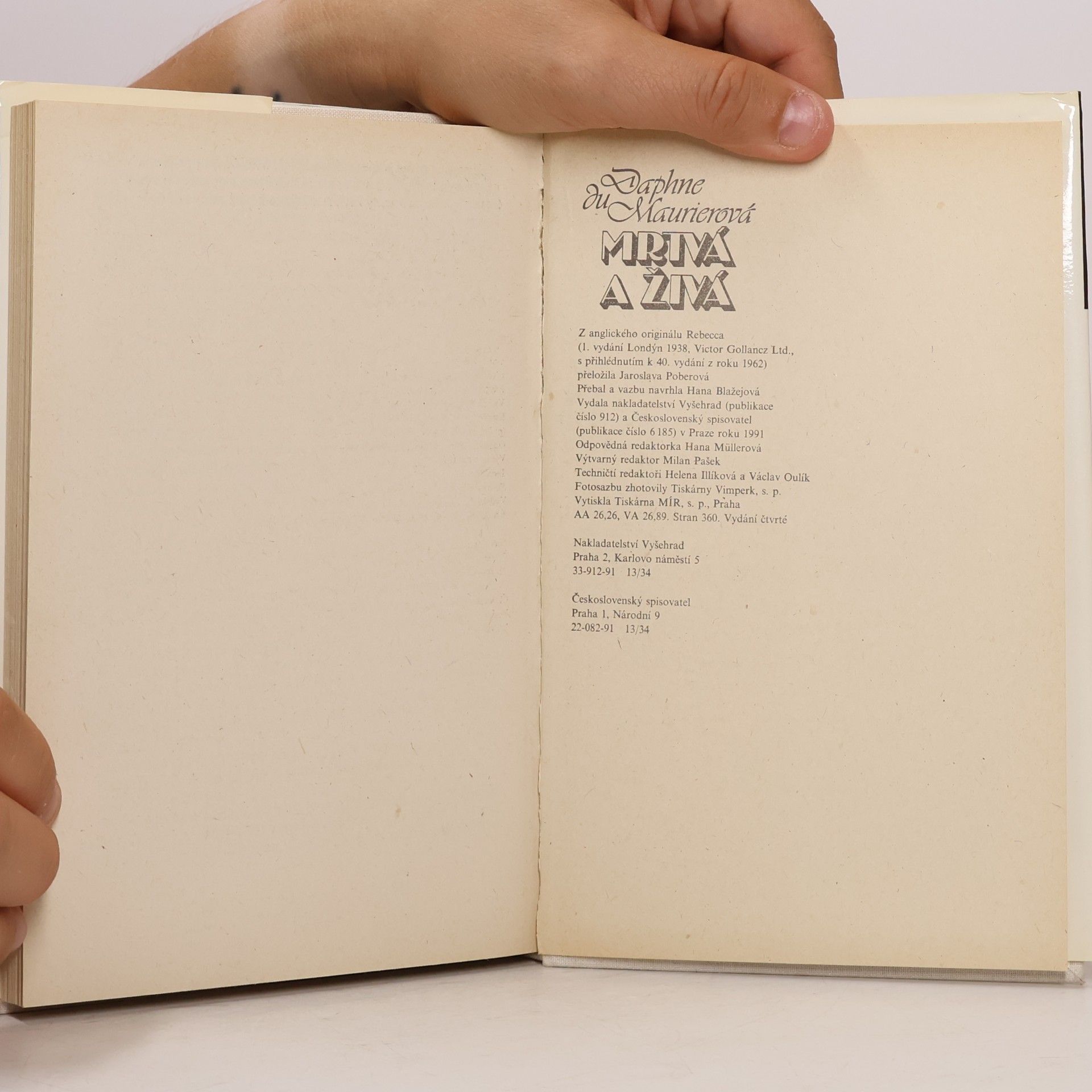 Daphne du Maurier Mrtvá a živá