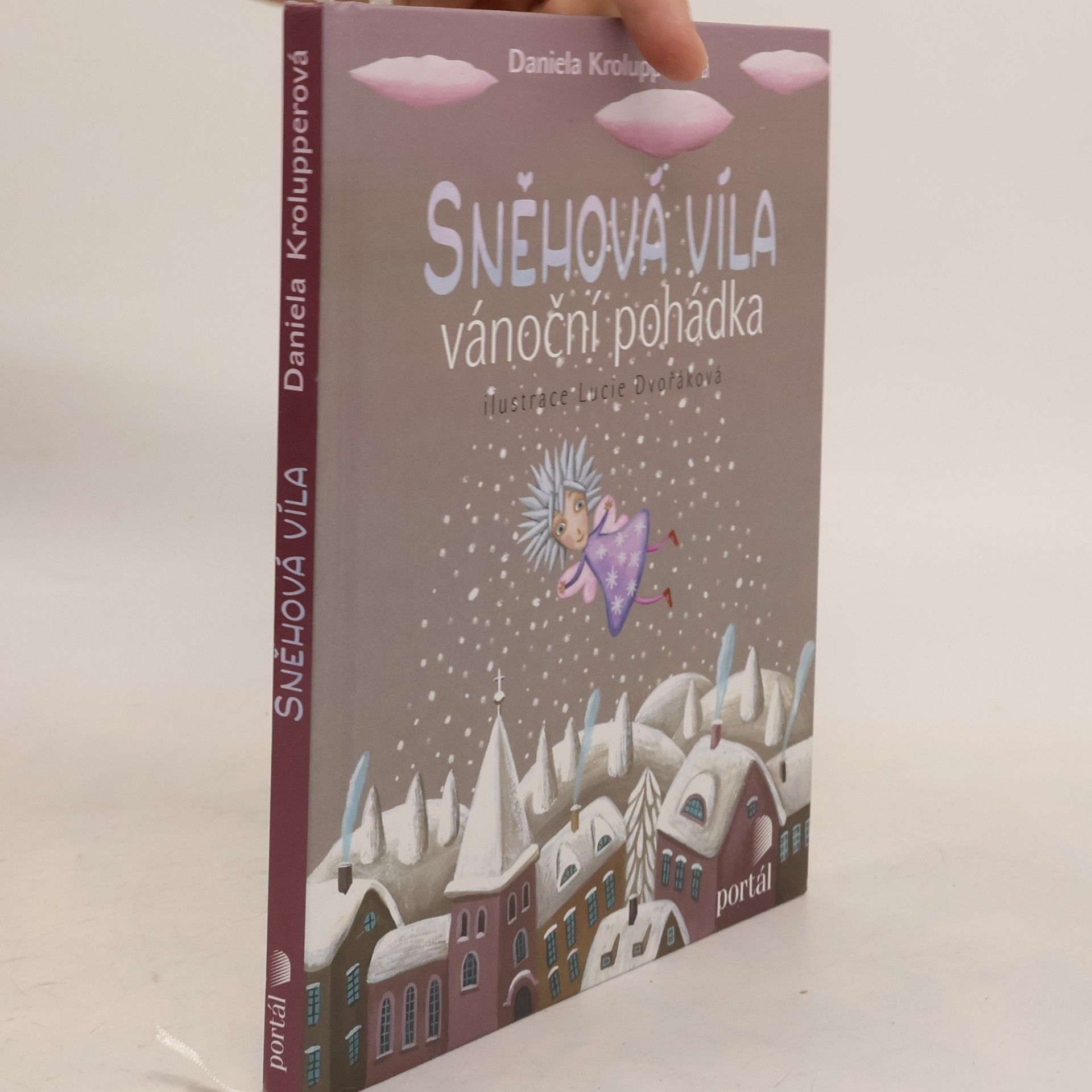 Lucie Dvořáková Sněhová víla. Vánoční pohádka