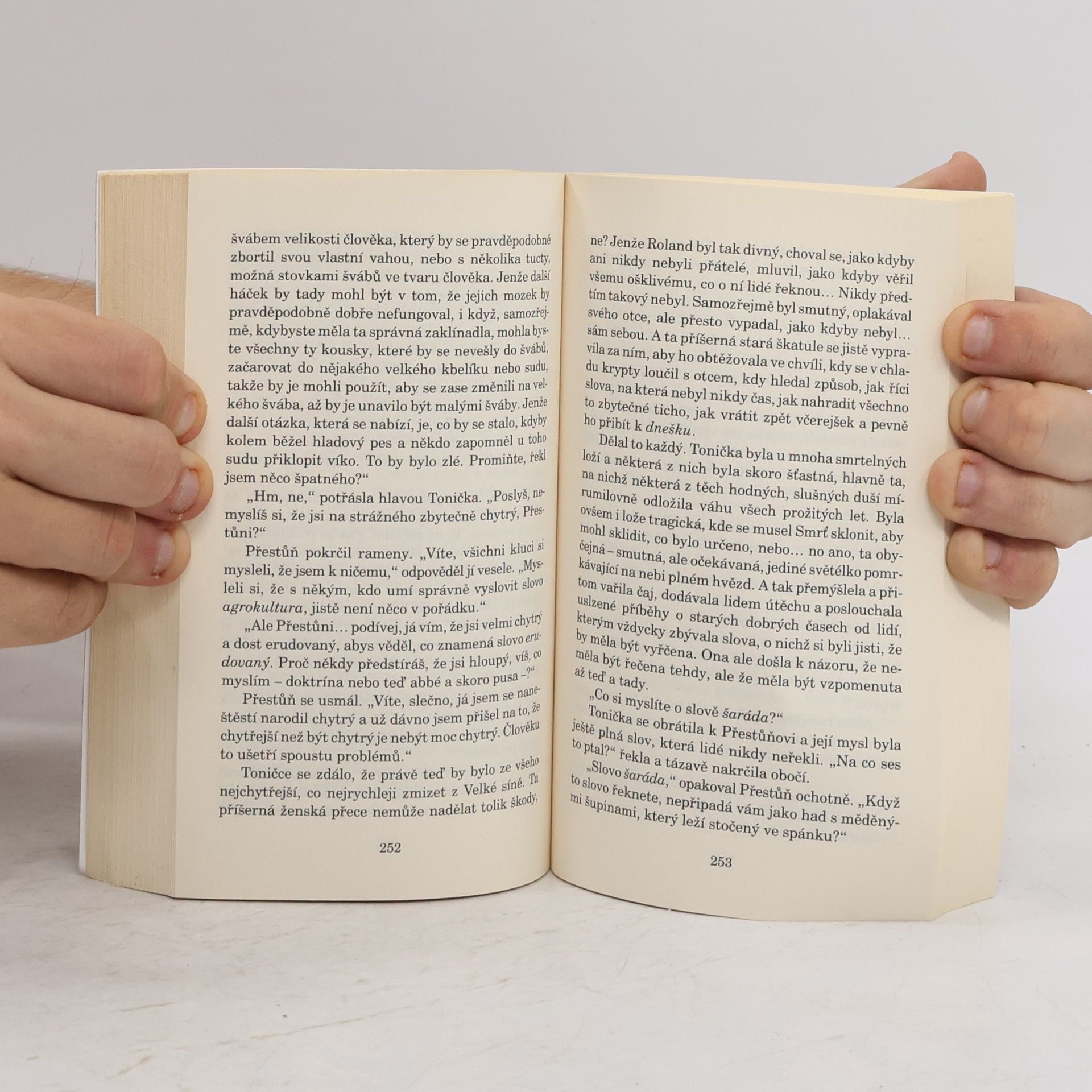 Terry Pratchett Obléknu si půlnoc