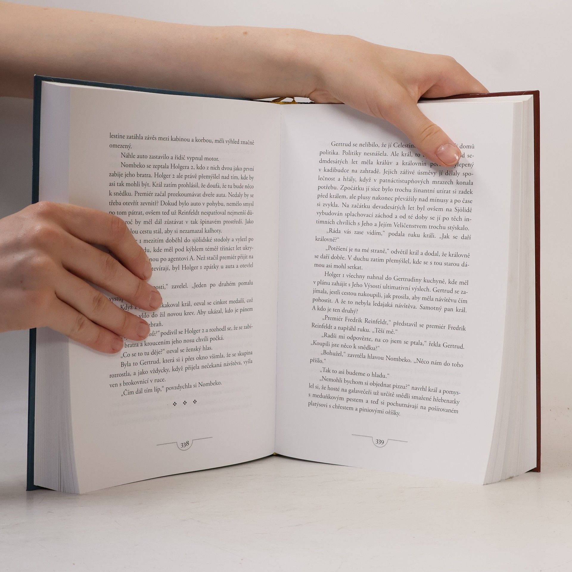 Jonas Jonasson Analfabetka, která uměla počítat ; Stoletý stařík, který vylezl z okna a zmizel