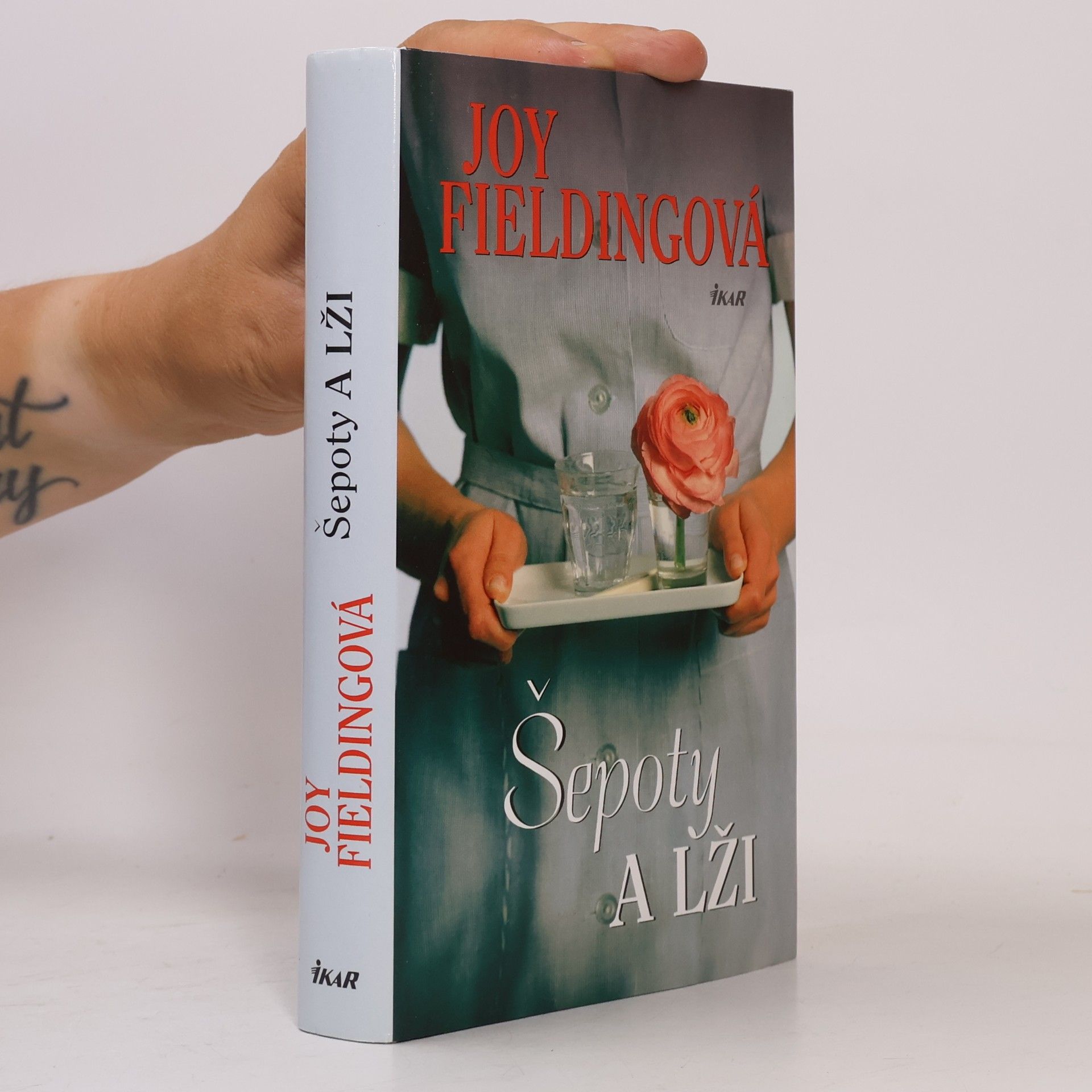 Joy Fielding Šepoty a lži