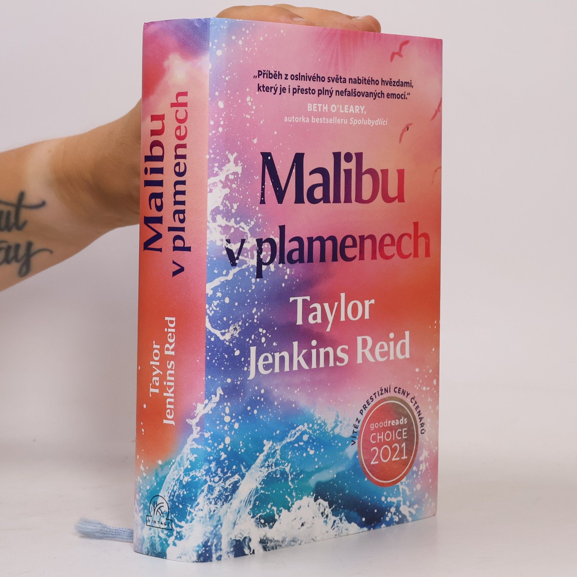 Taylor Jenkins Reid Malibu v plamenech