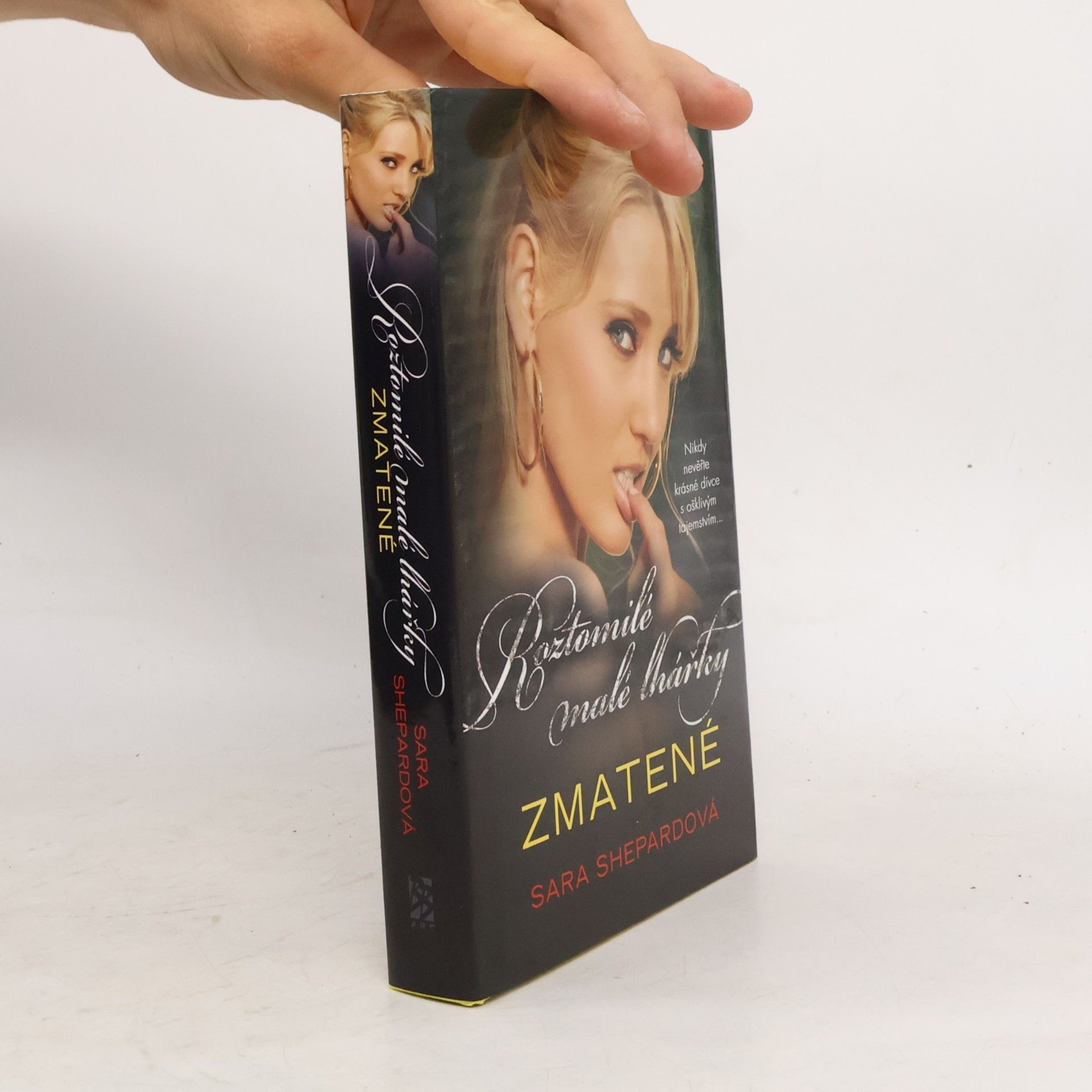 Sara Shepard Roztomilé malé lhářky: Zmatené