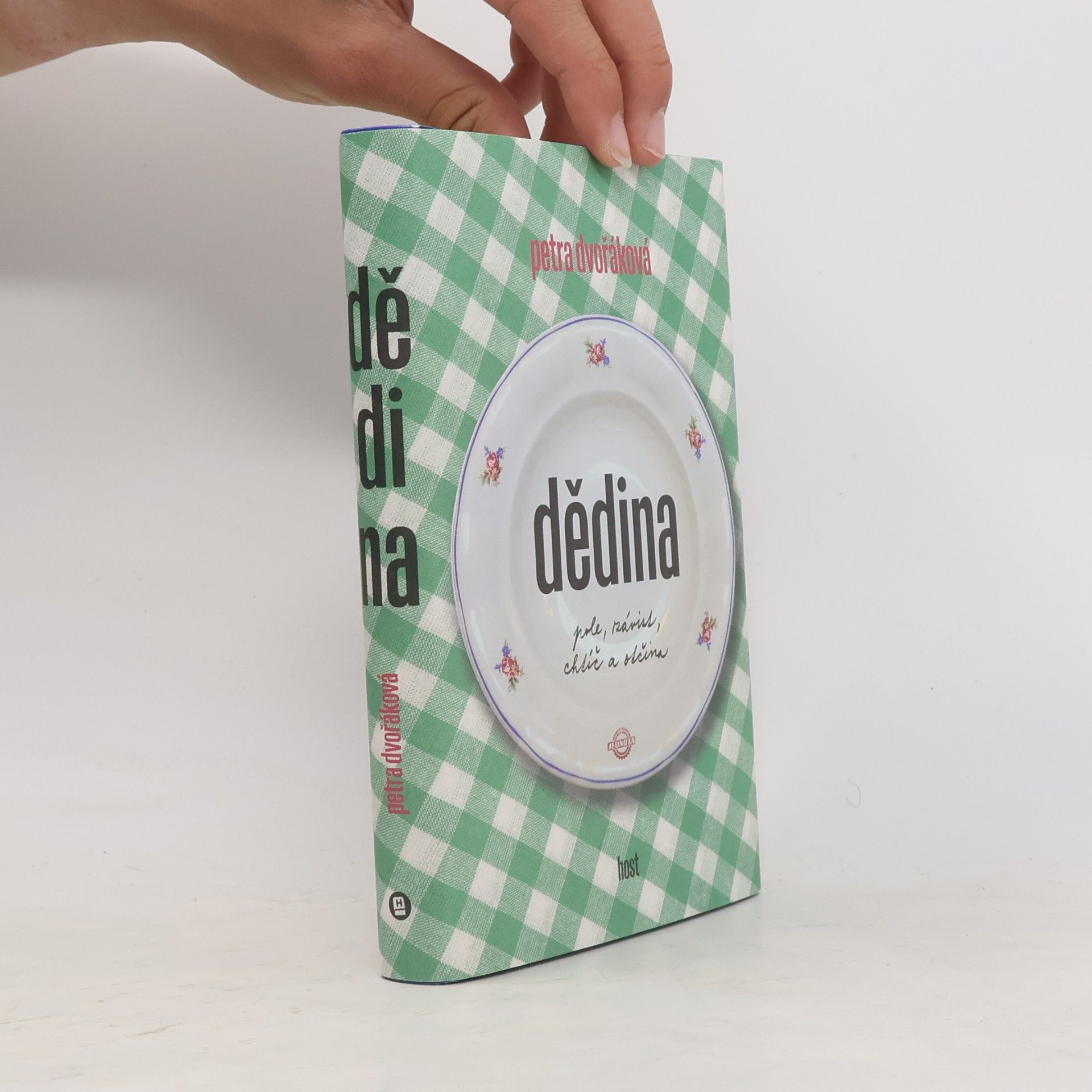 Petra Dvořáková Dědina: pole, závist, chtíč a otčina