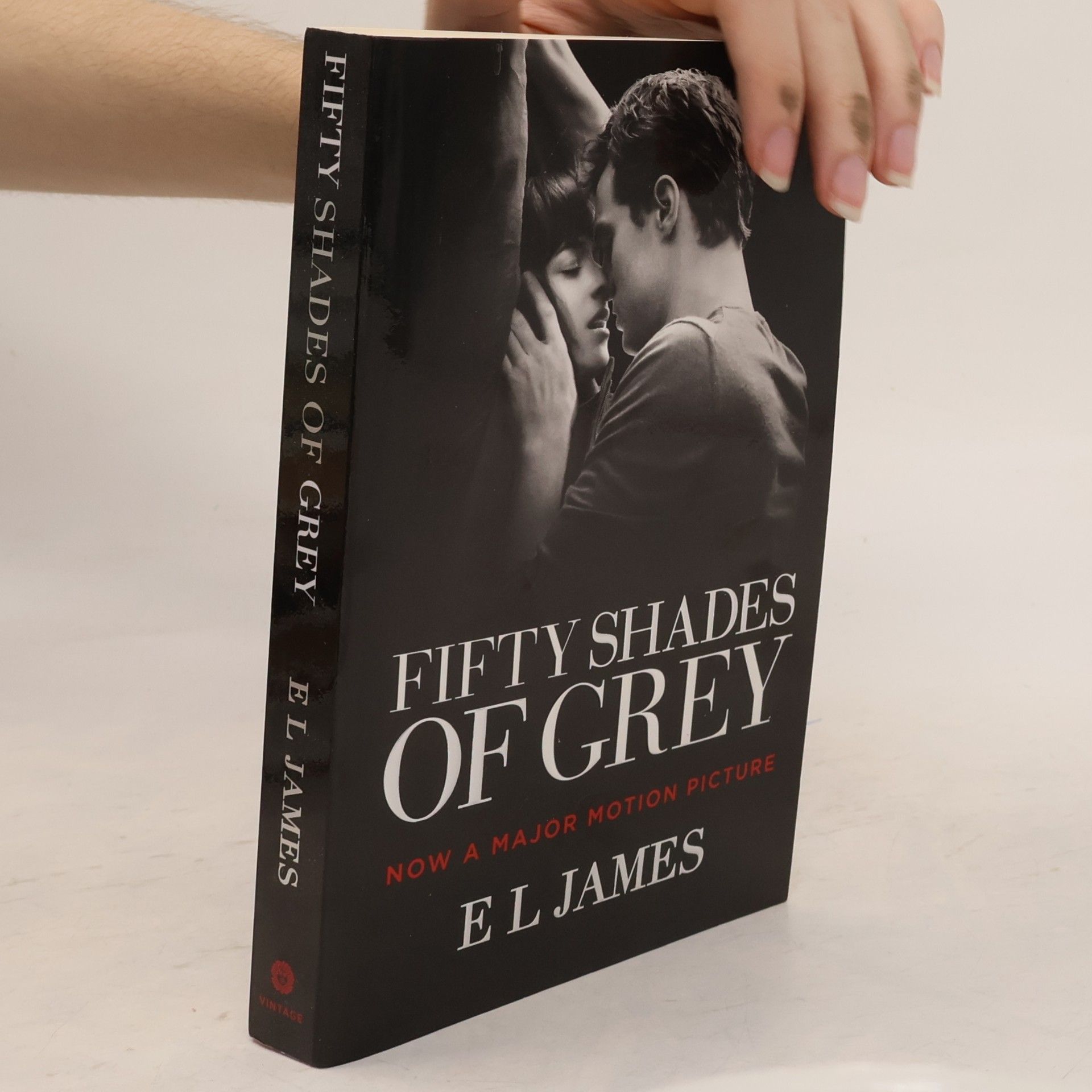 E. L. James Fifty Shades Trilogy - 1: Fifty Shades of Grey