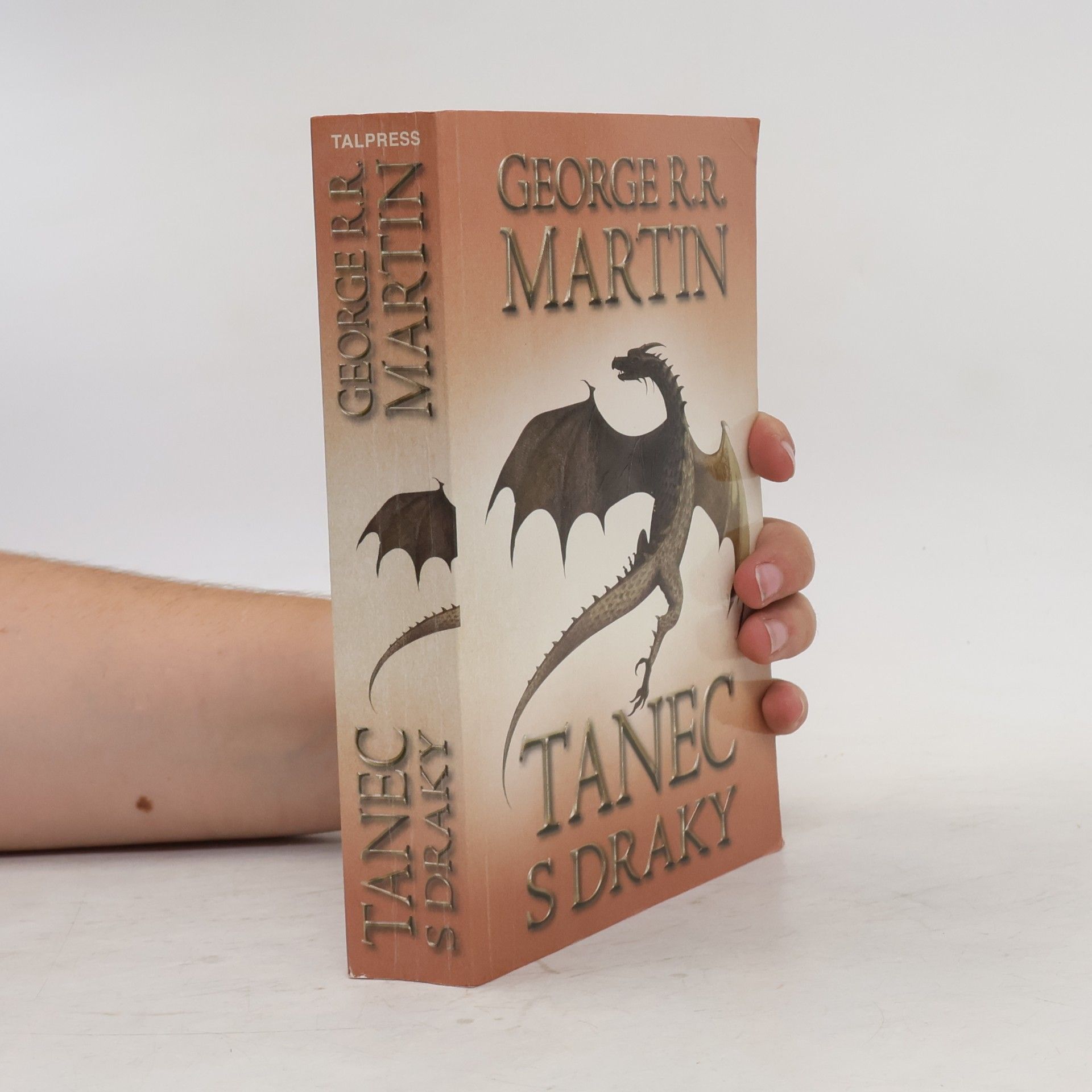 George R. R. Martin Tanec s draky. Část první