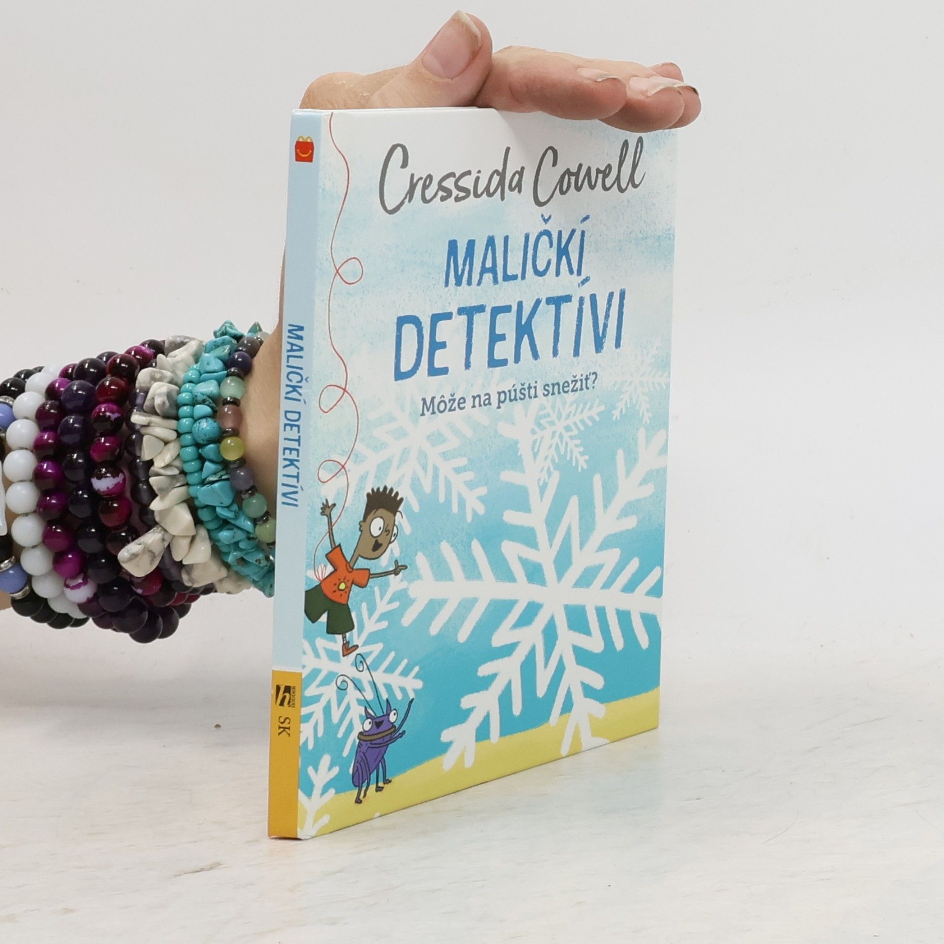 Cressida Cowell Maličkí detektívi. Môže na púšti snežit?