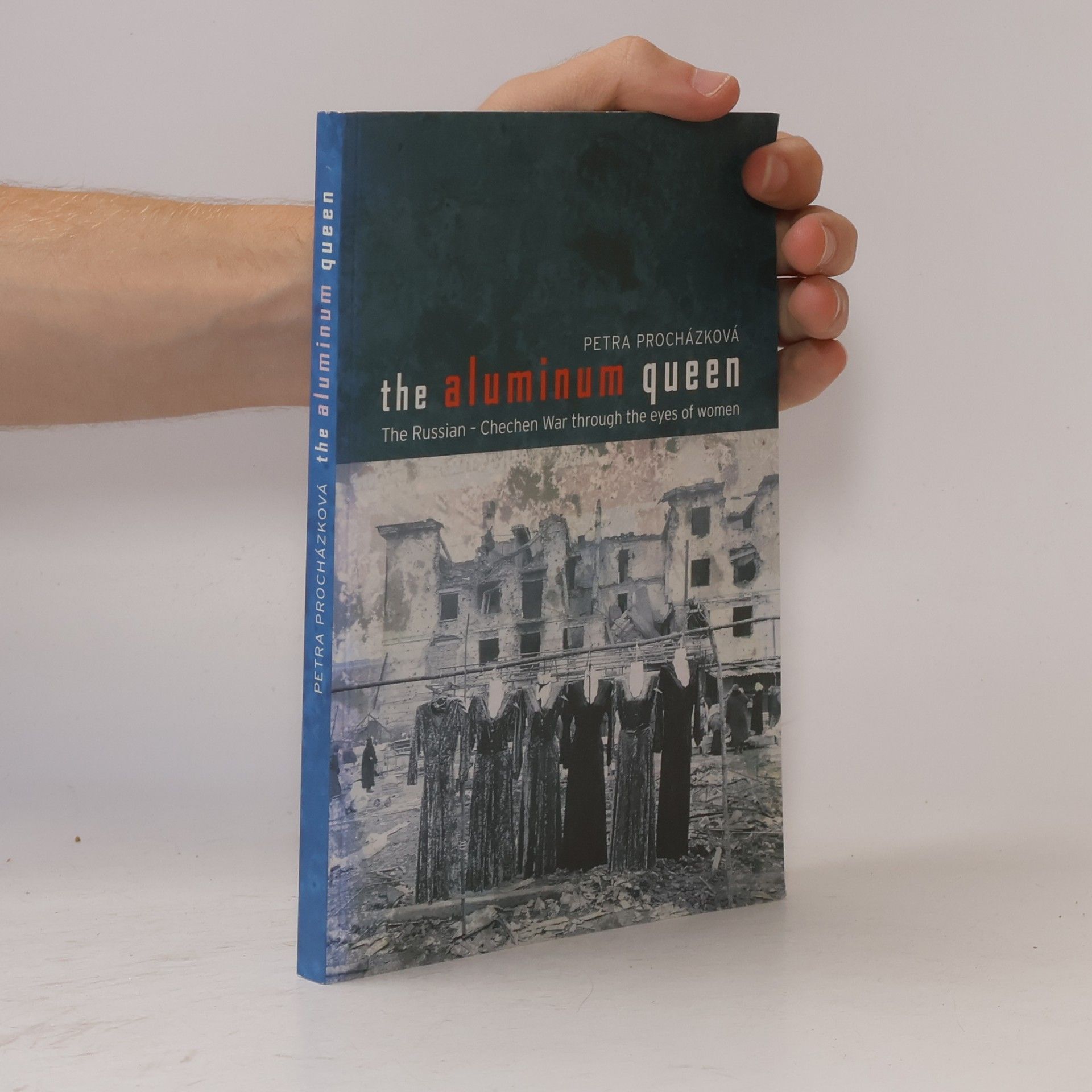 Gerald Turner The aluminium queen : the Russian-Chechen war trough the eyes of women