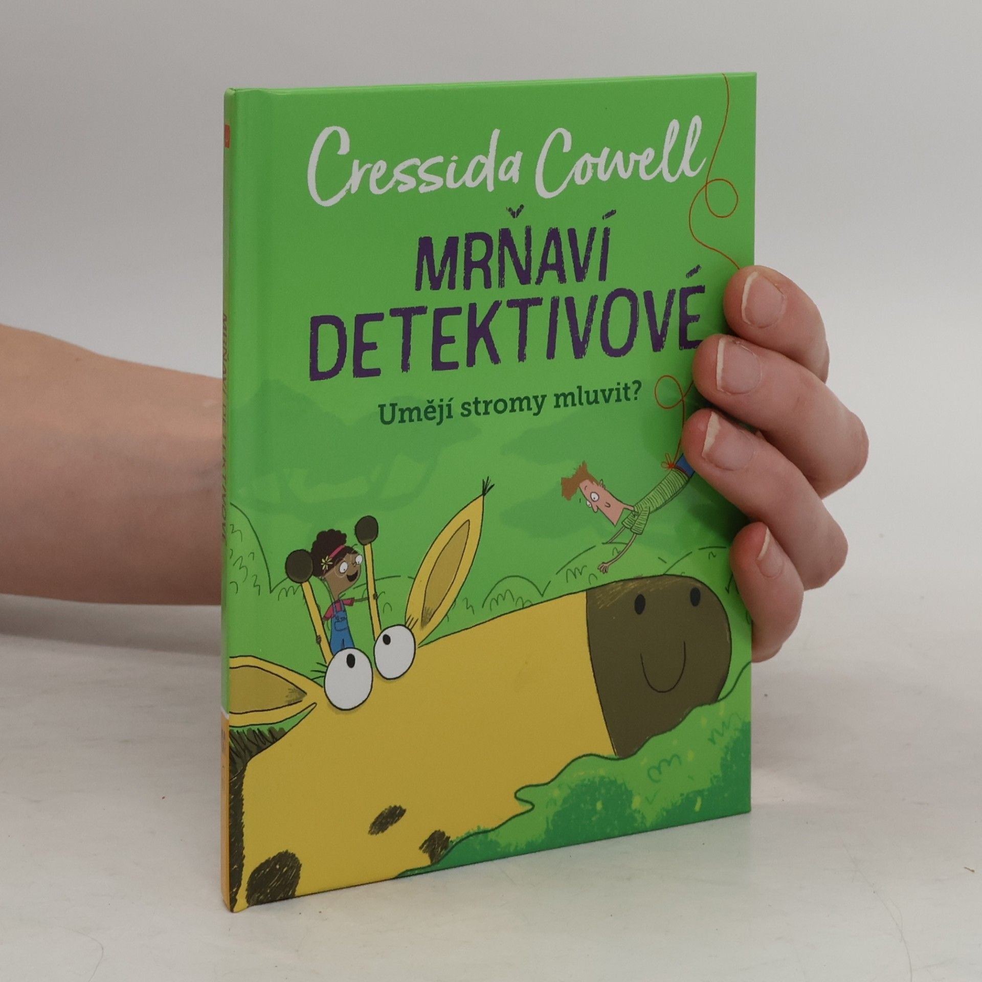 Cressida Cowell Mrňaví detektivové. Umějí stromy mluvit?
