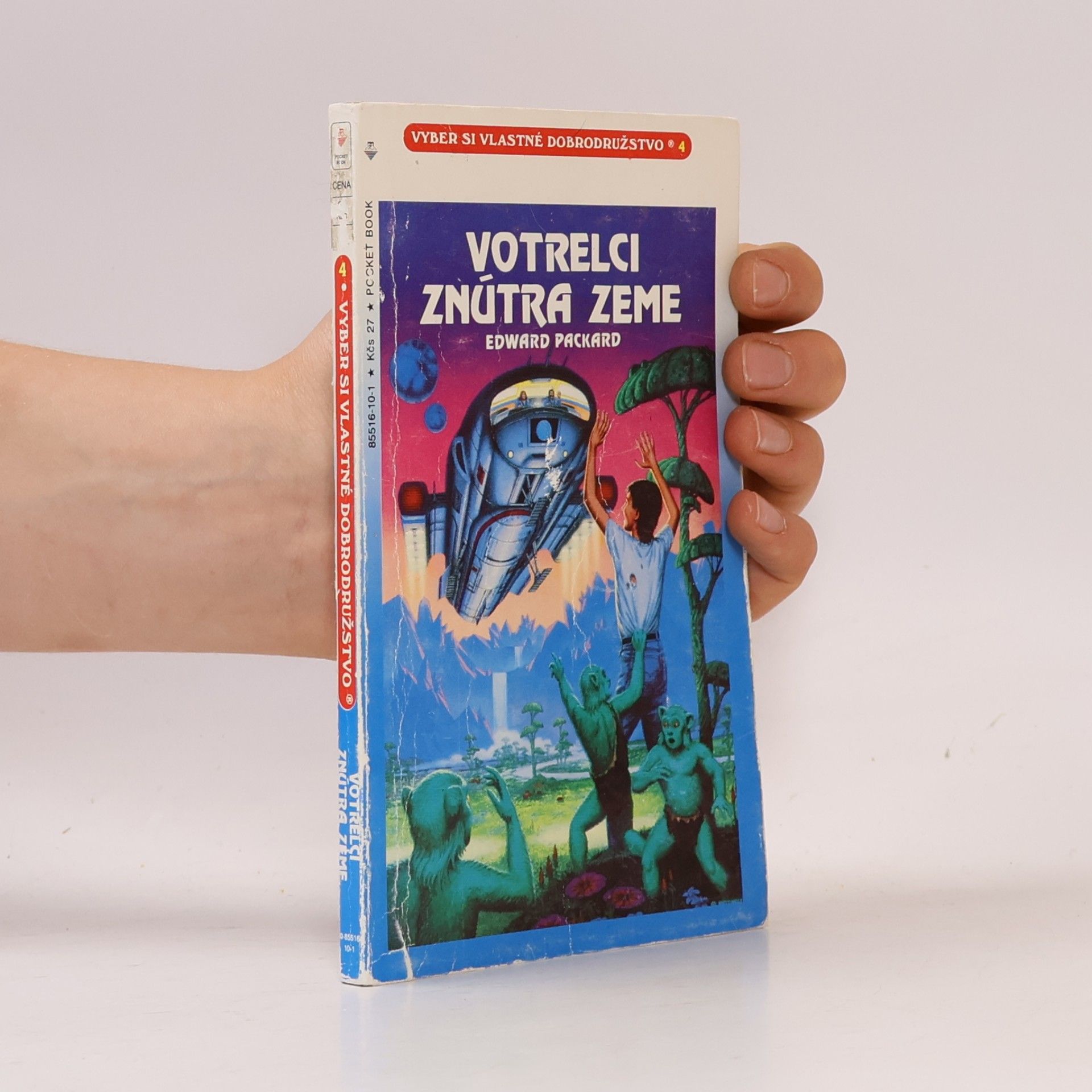 Edward Packard Votrelci znútra zeme