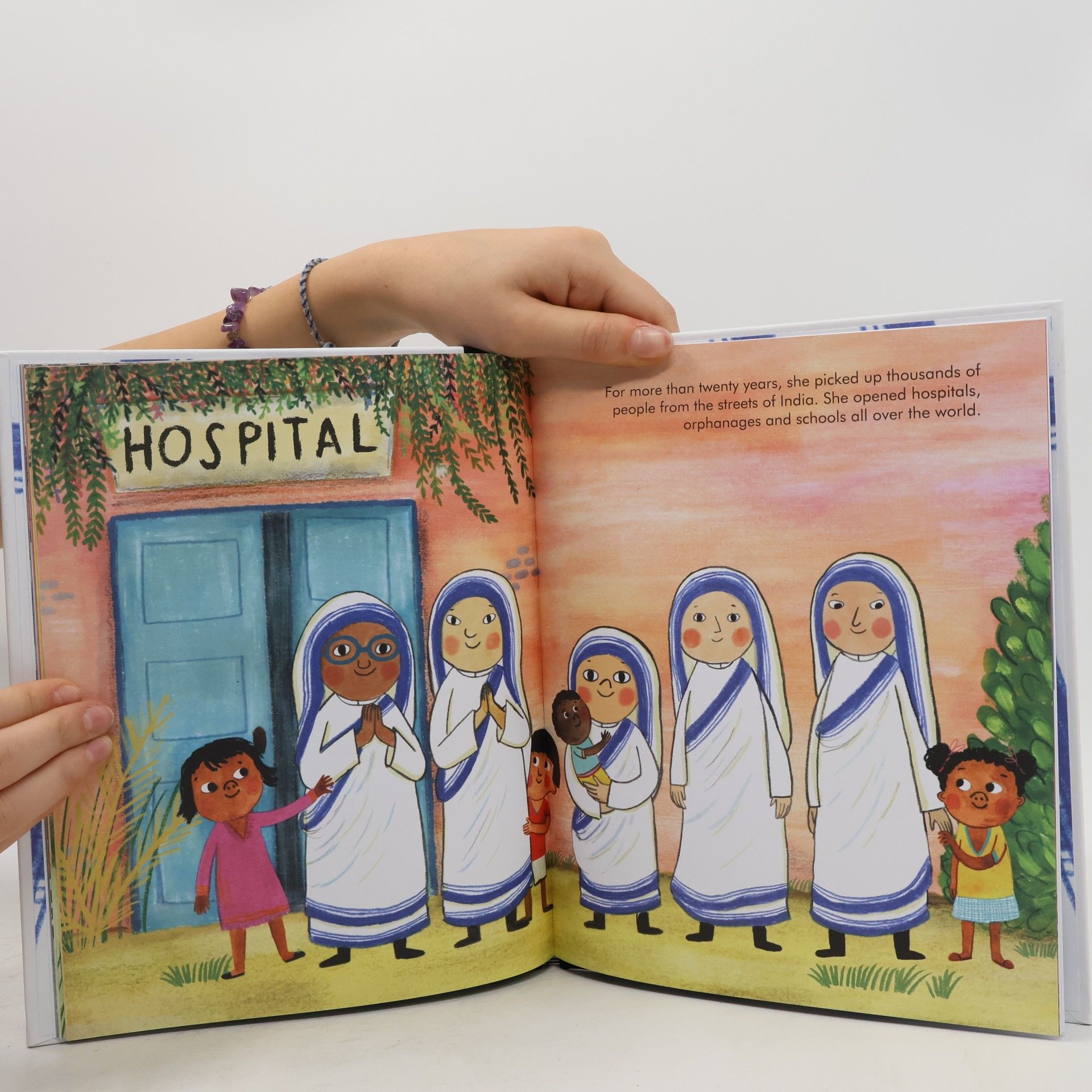 María Isabel Sánchez Vegara Little People, Big Dreams: Mother Teresa