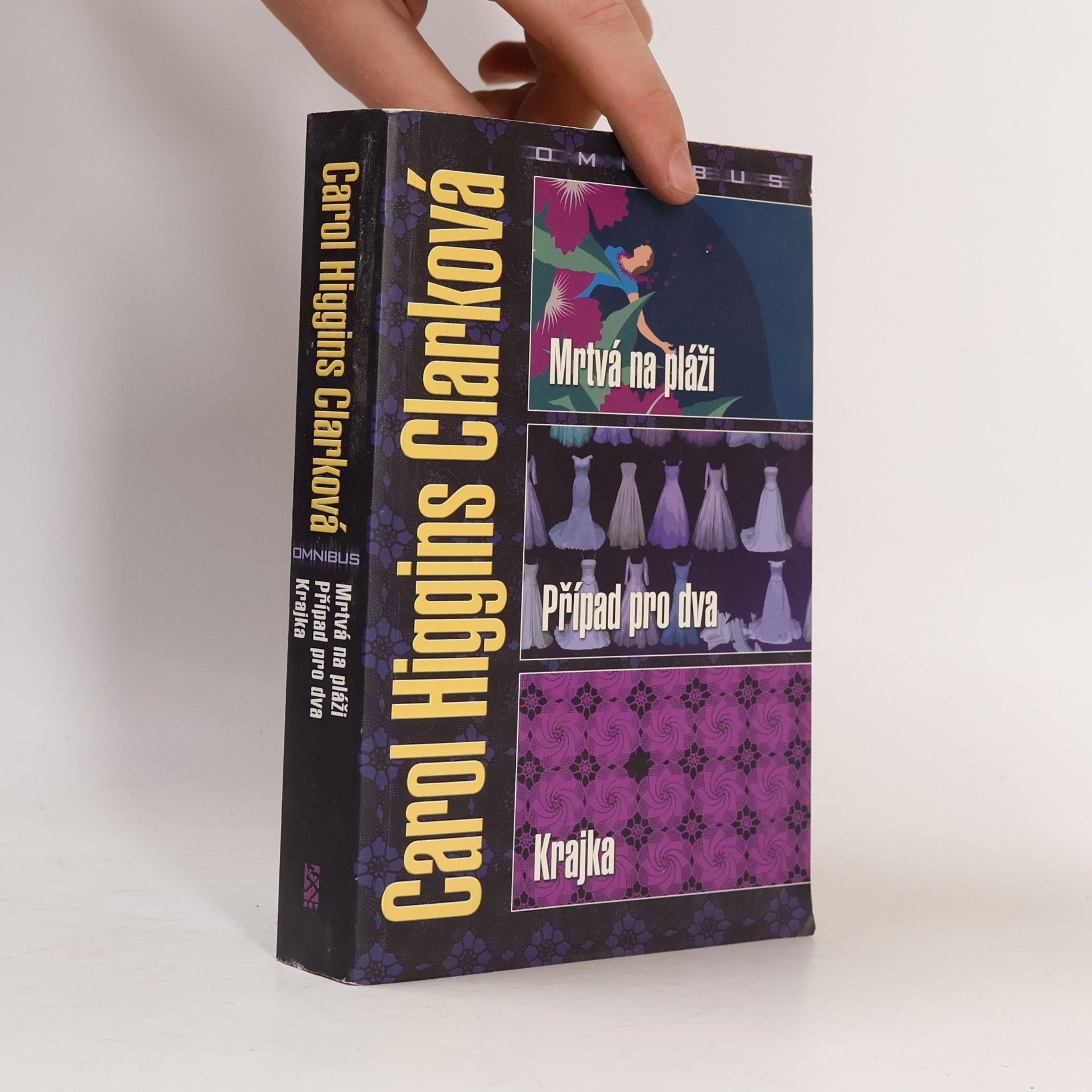 Mrtvá na pláži ; Případ pro dva ; Krajka : Carol Higgins Clarková omnibus : v hlavní roli Regan Reillyová Carol Higgins Clarková omnibus V hlavní roli Regan Reillyová Případ pro dva Krajk