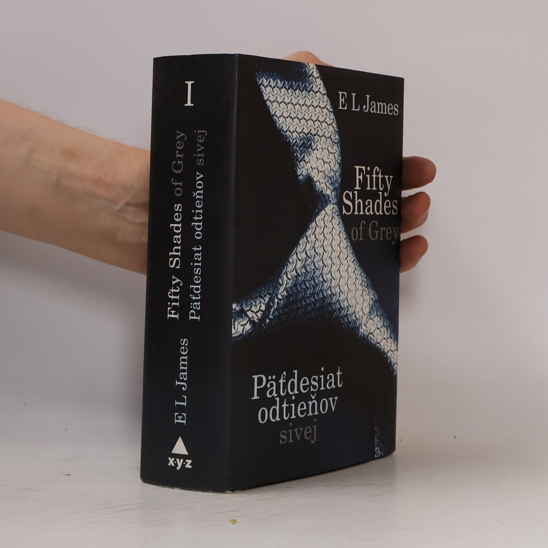 E. L. James Päťdesiat odtieňov sivej