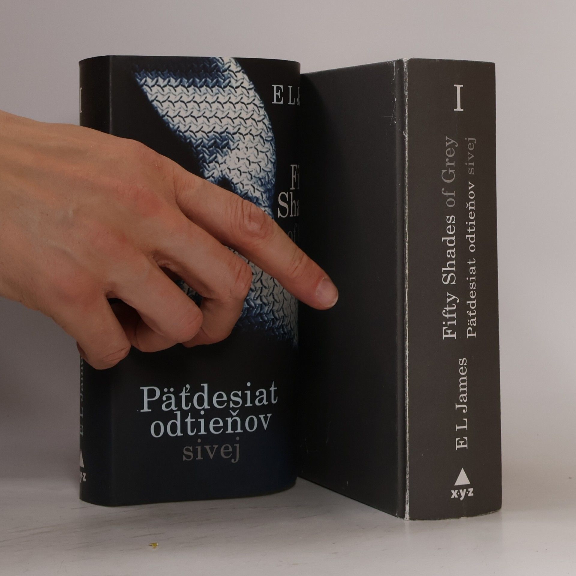 E. L. James Päťdesiat odtieňov sivej